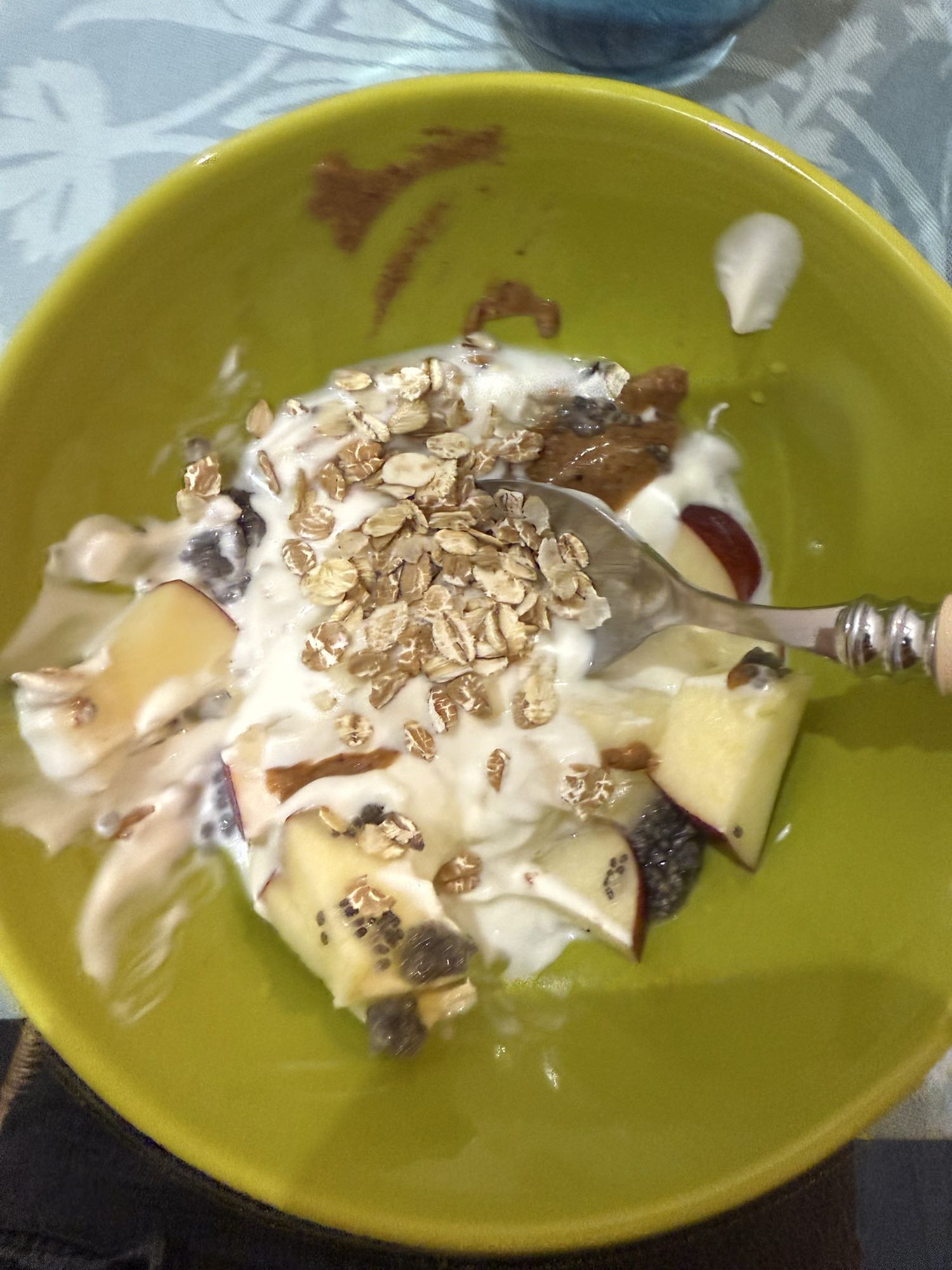 Yaourt aux fruits et muesli