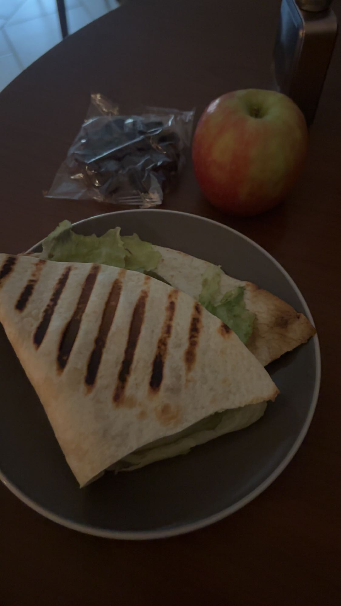 Wrap avec pomme et raisins