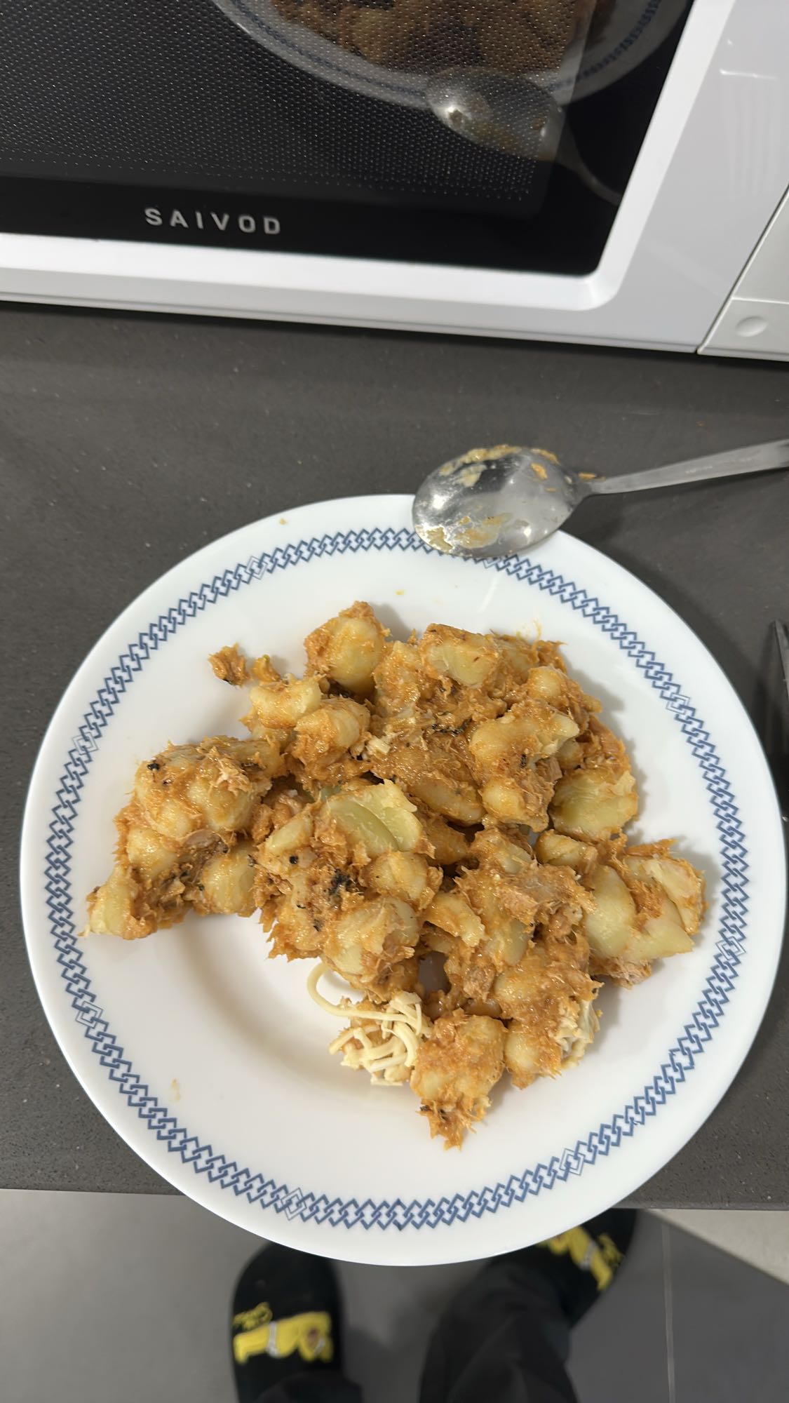 Ñoquis con atún y tomate triturado