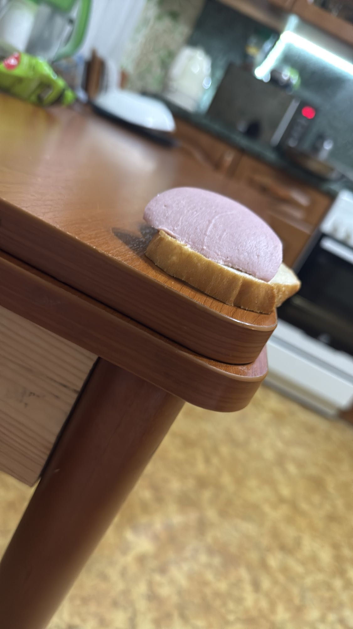 бутерброд с колбасой