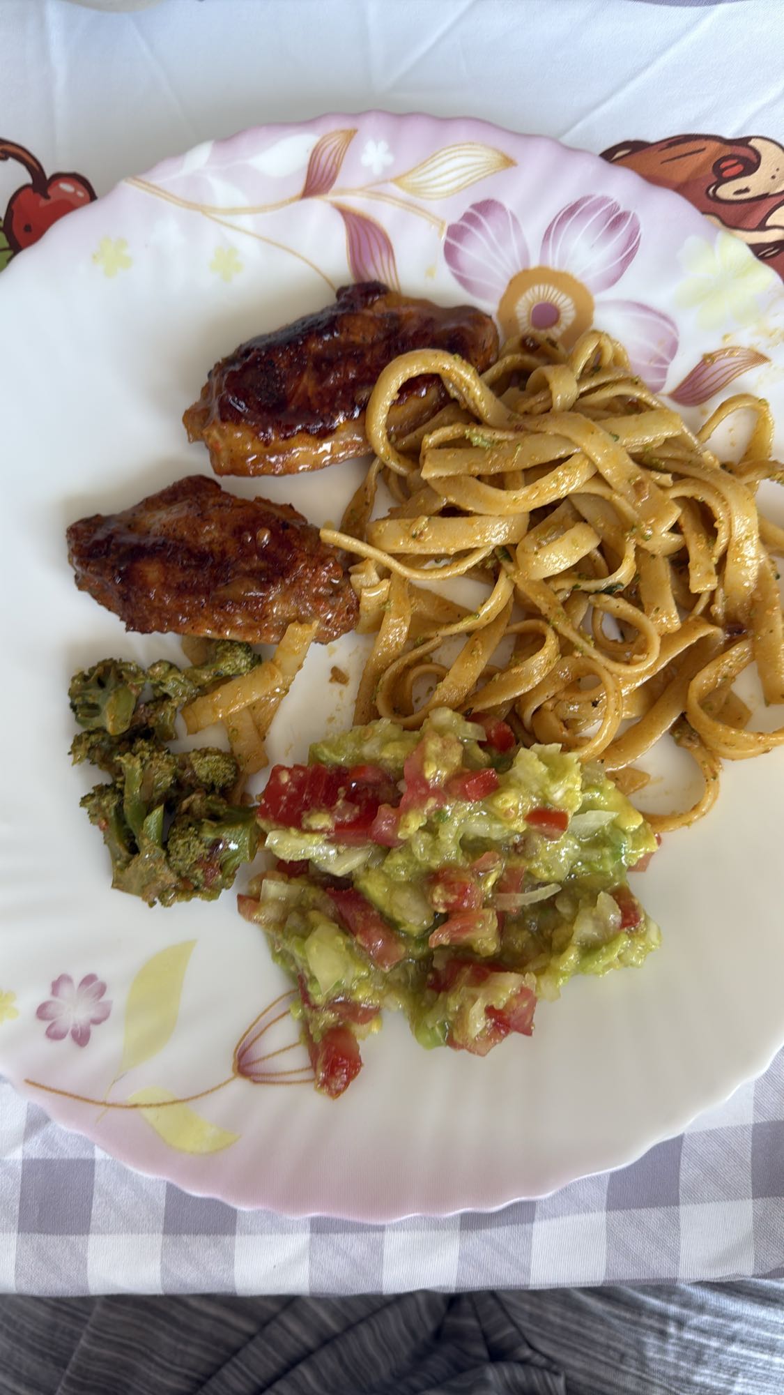 Frango com massa e legumes