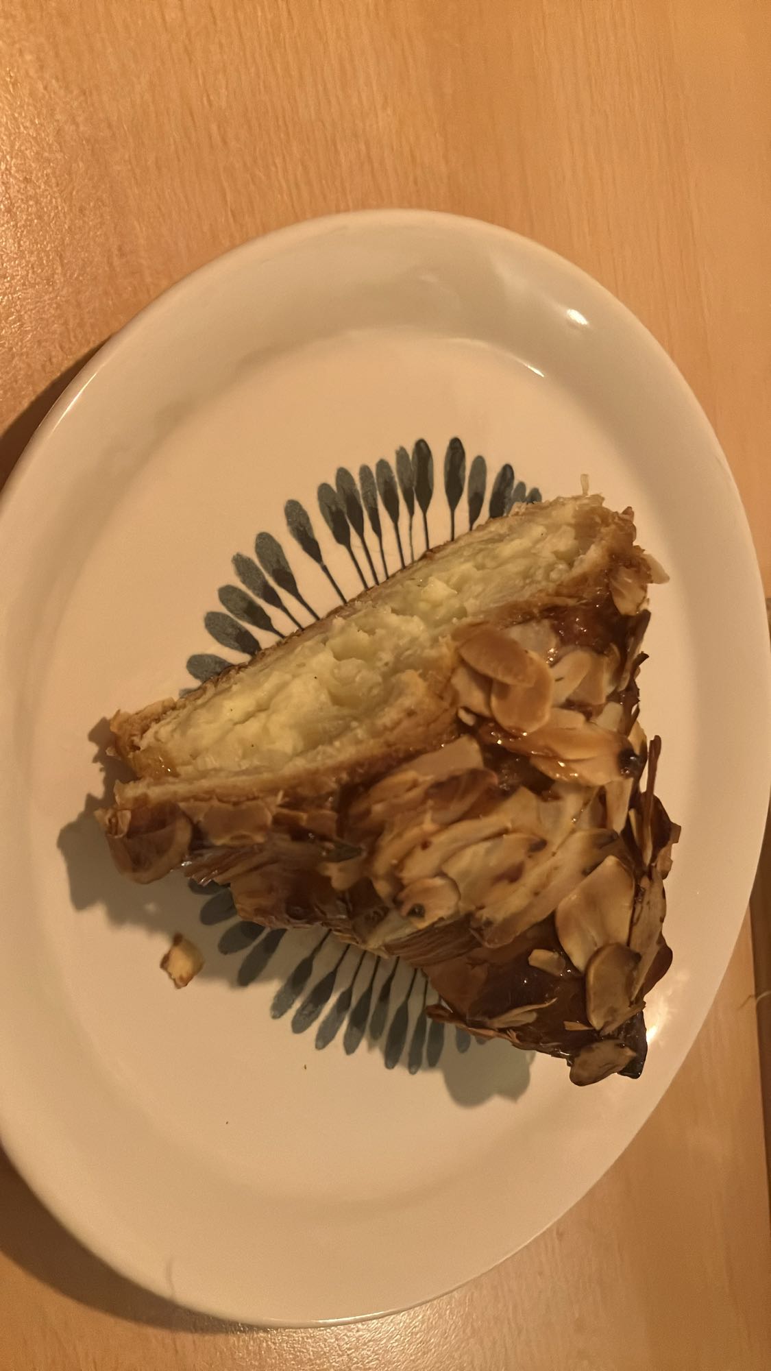 Fatia de bolo de amêndoa