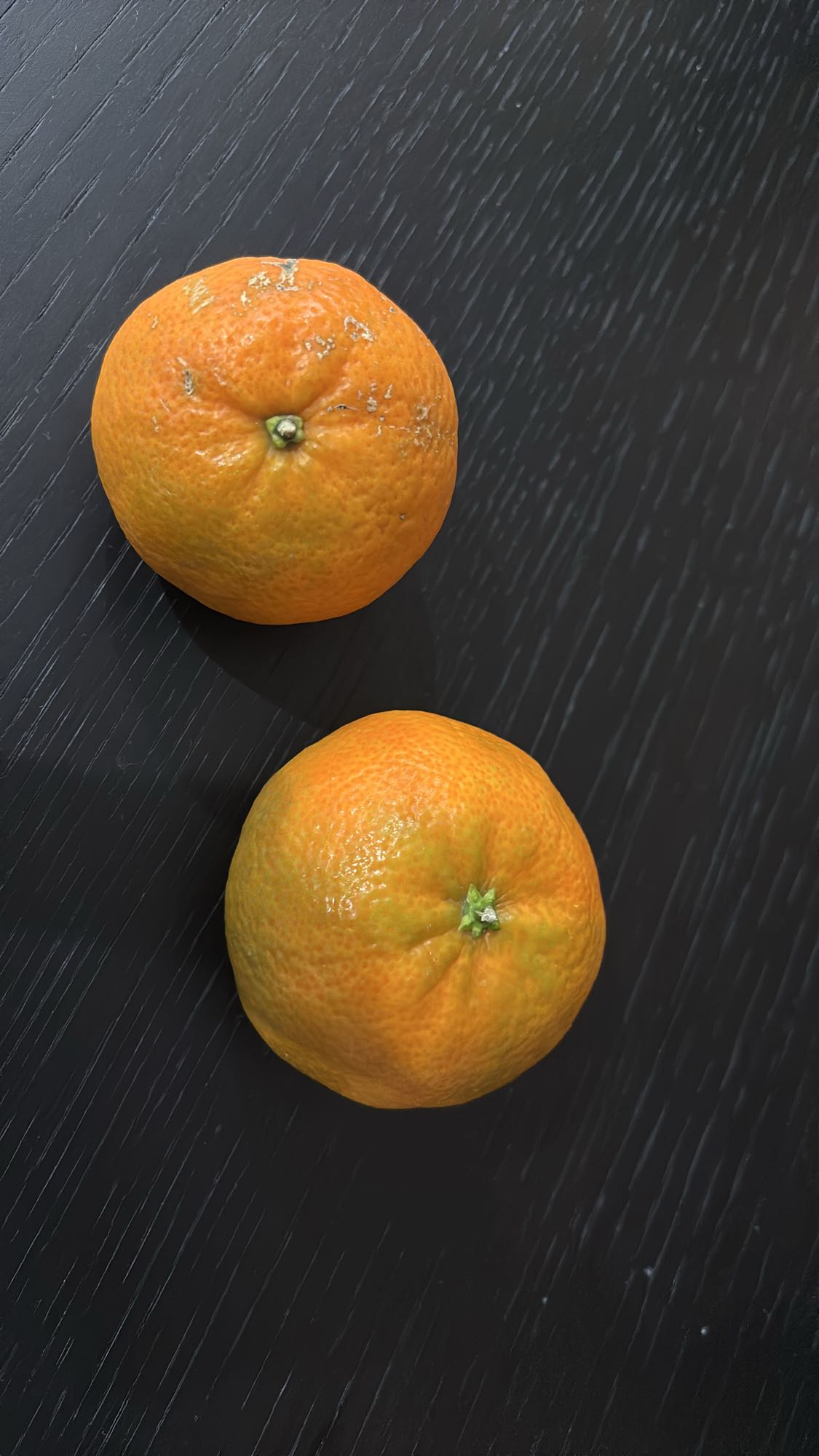 Deux mandarines fraîches