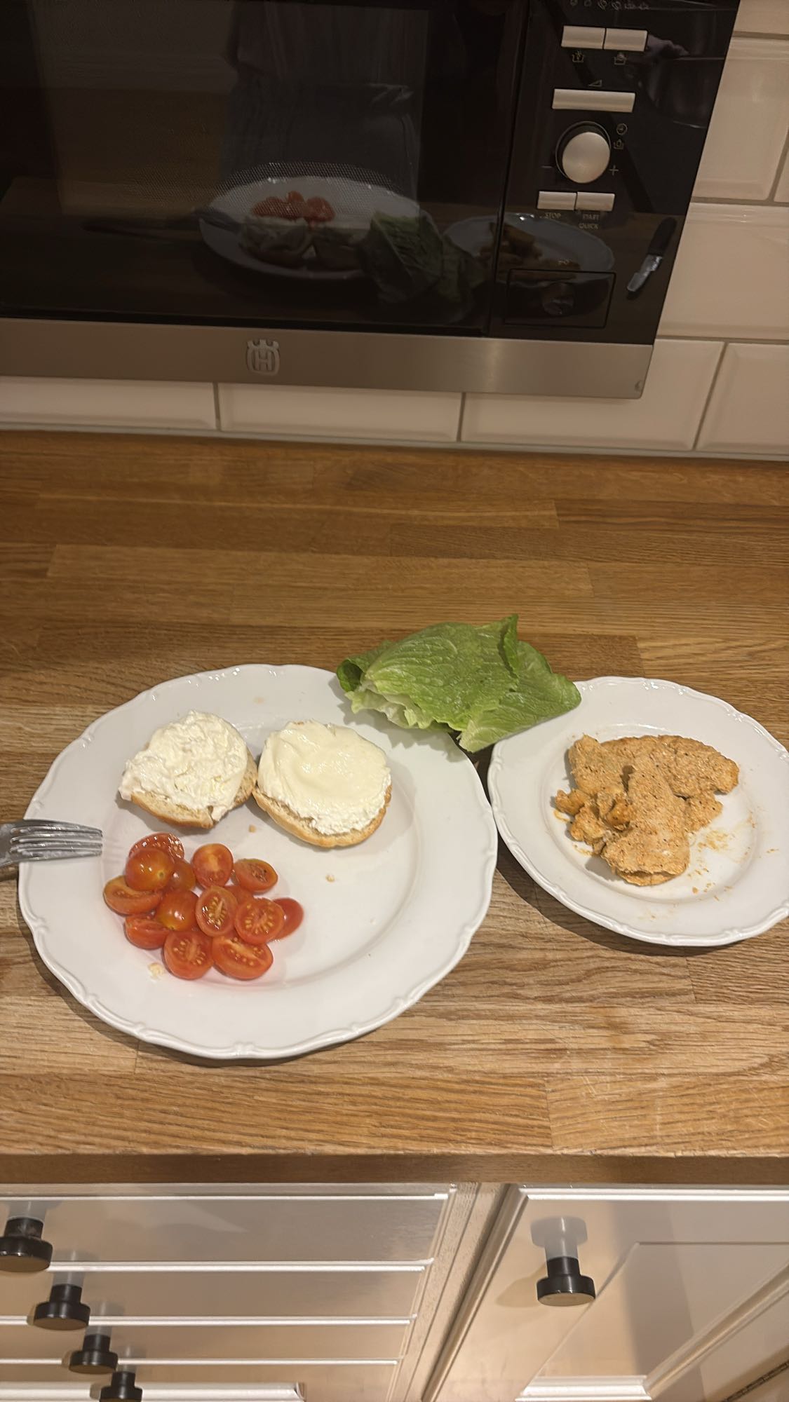 Kyckling med bröd och grönsaker