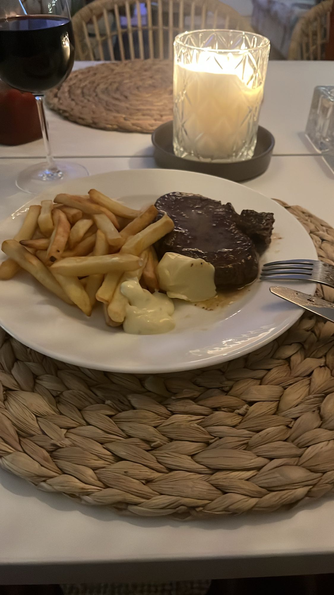 Biff med pommes och sås