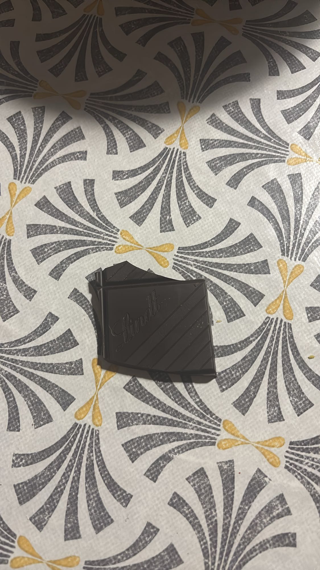 Carré de chocolat noir