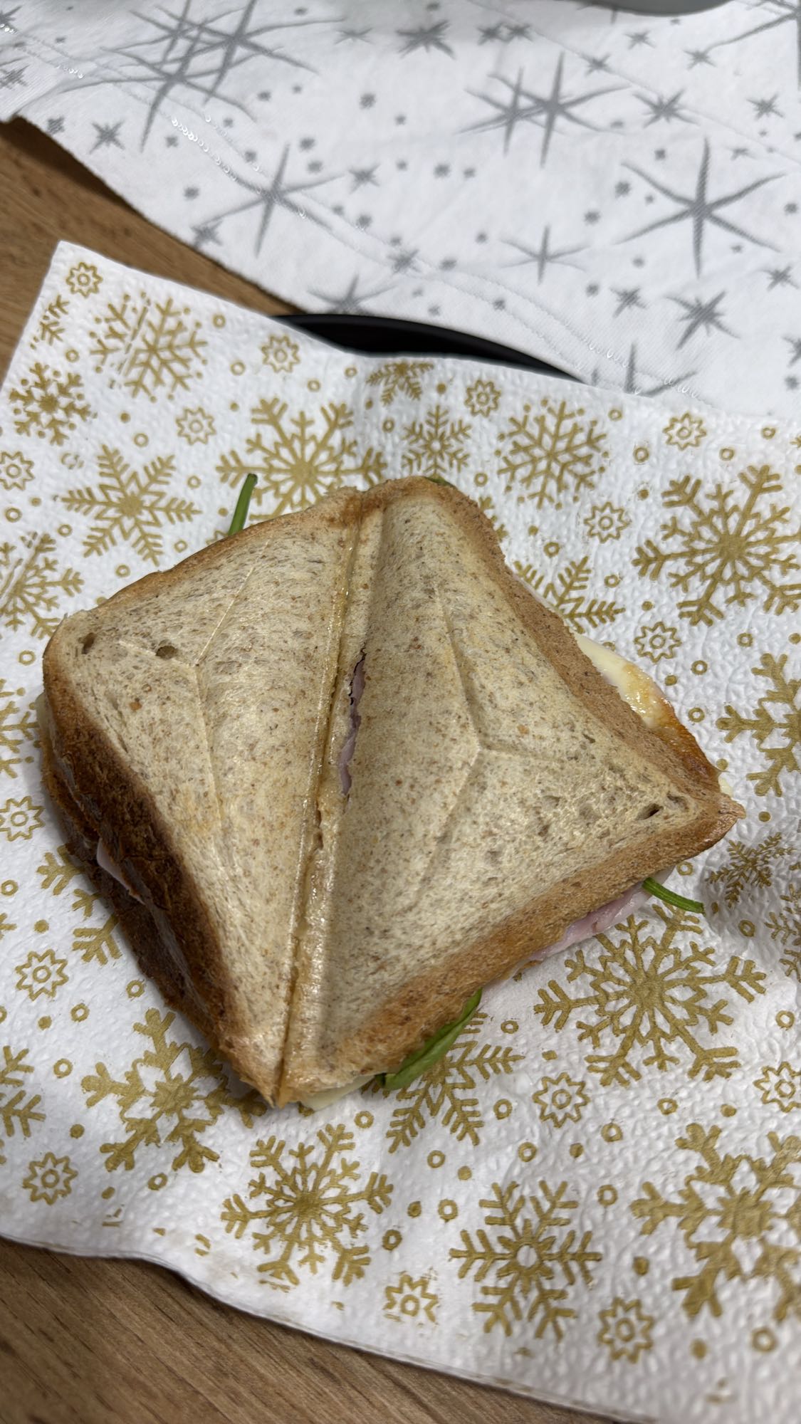 Sandviș cald cu șuncă