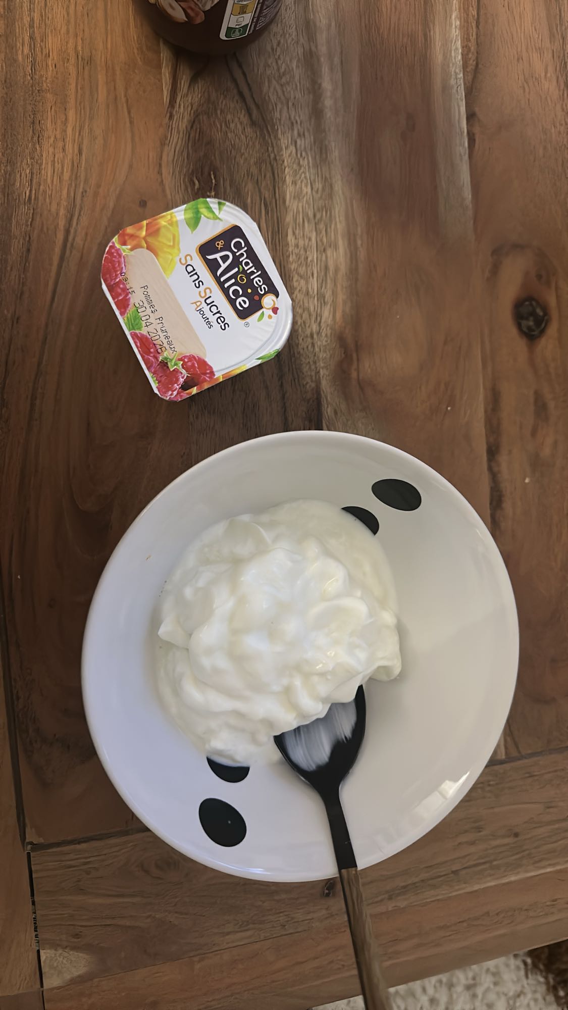 Yaourt nature et compote