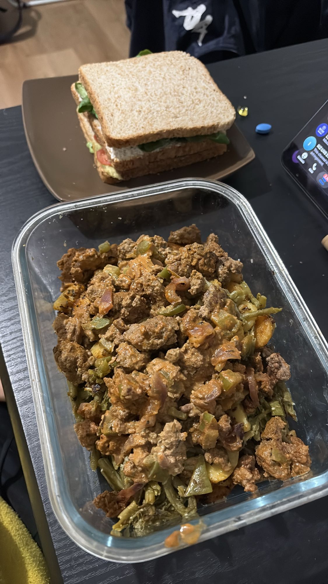 Sandwich et bœuf sauté