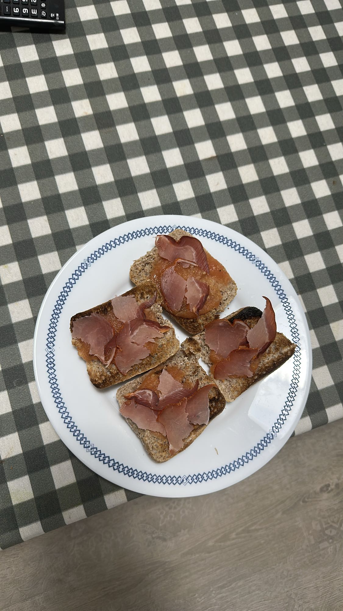 Tostadas con jamón