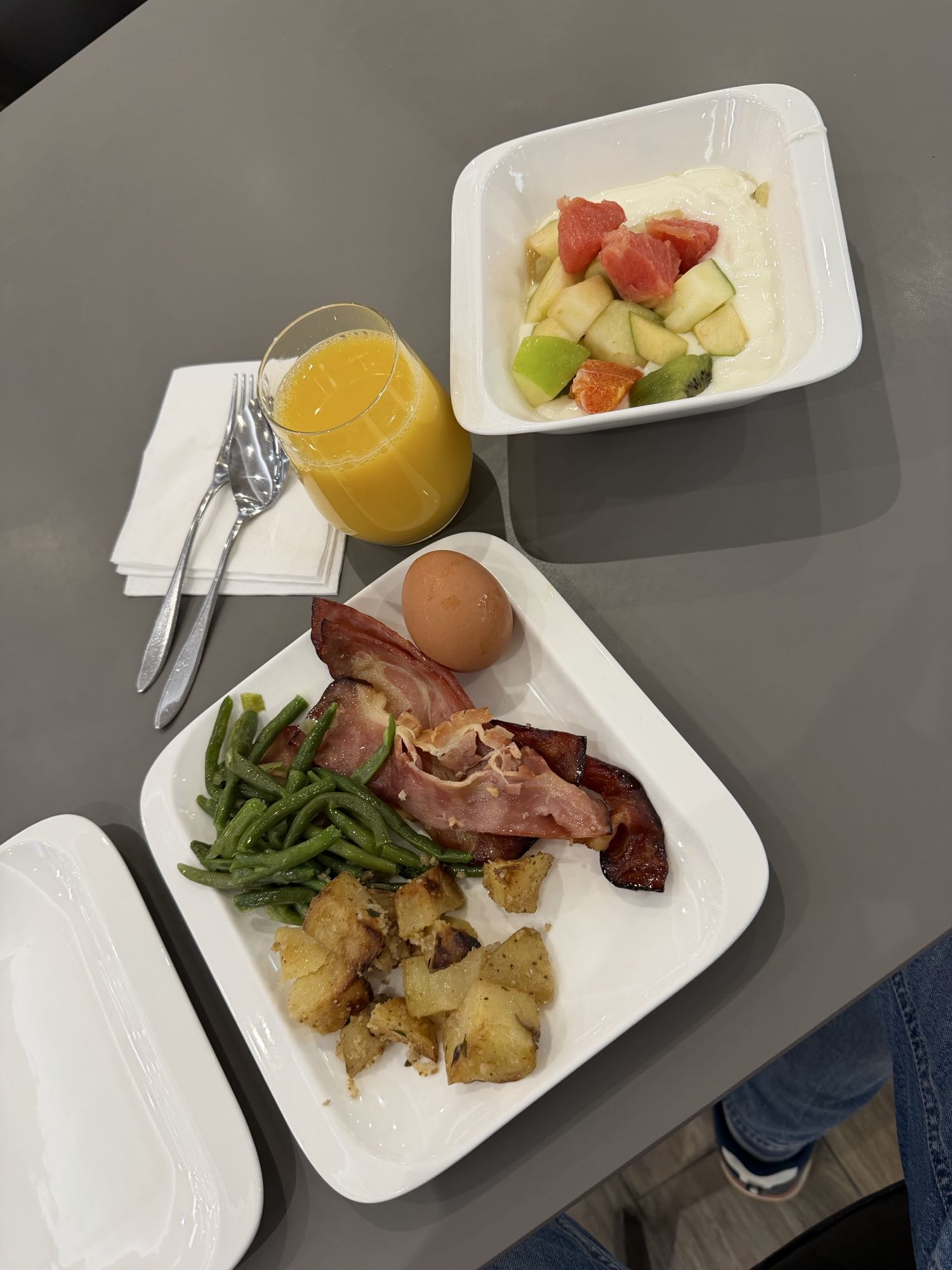 Kahvaltı tabağı ve meyve