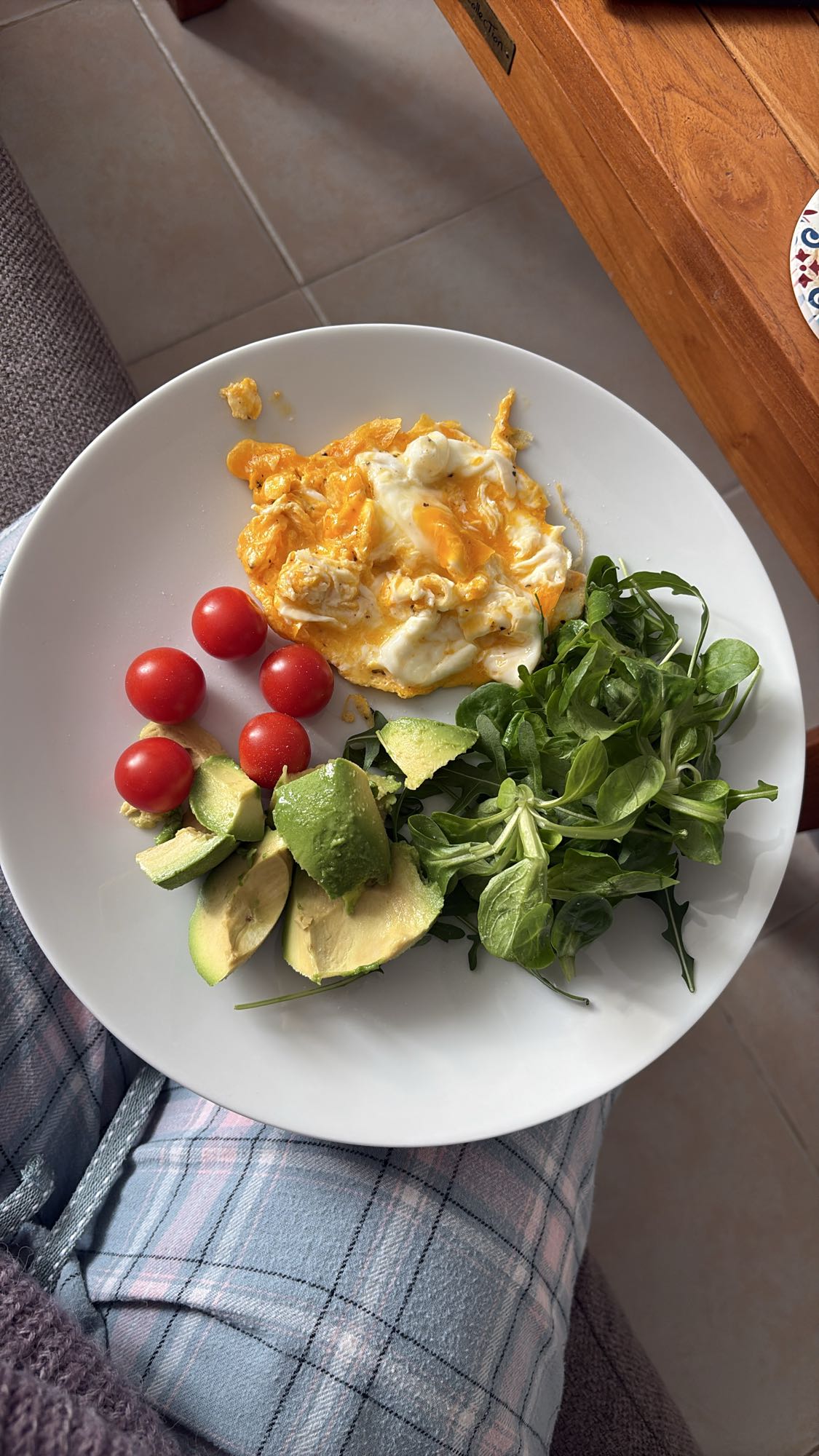 Eggs with greens & avo