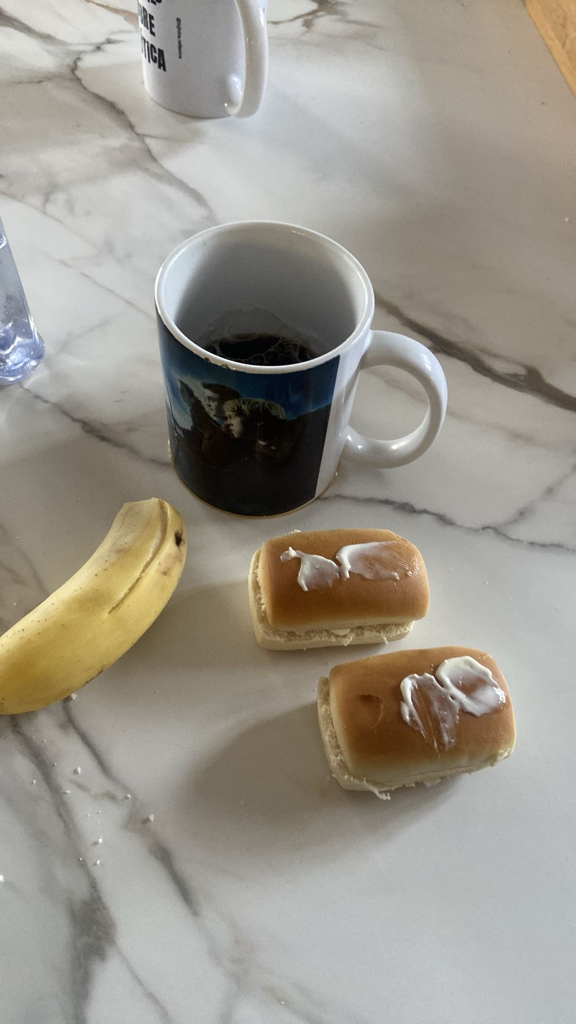 Café com pão, banana