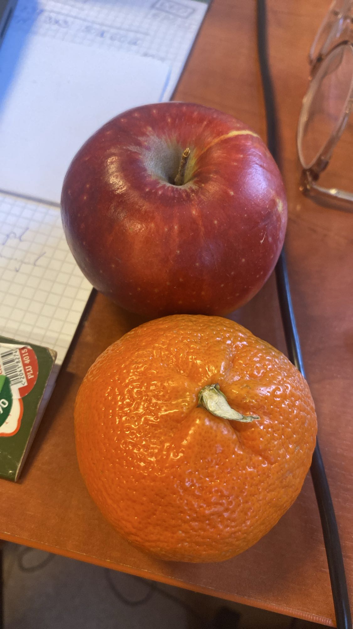 Jabłko i mandarynka