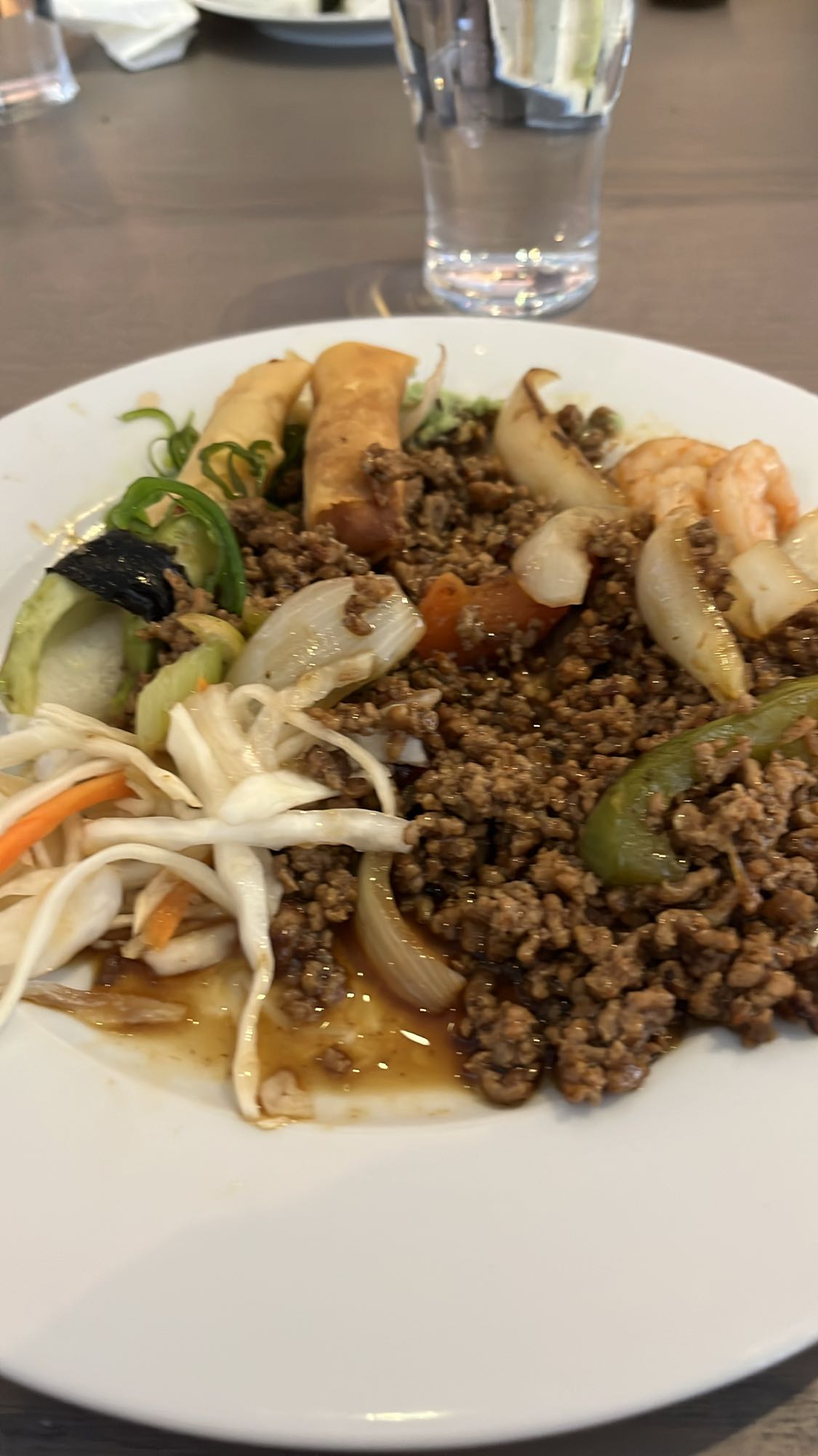 Asiatisk tallrik med köttfärs