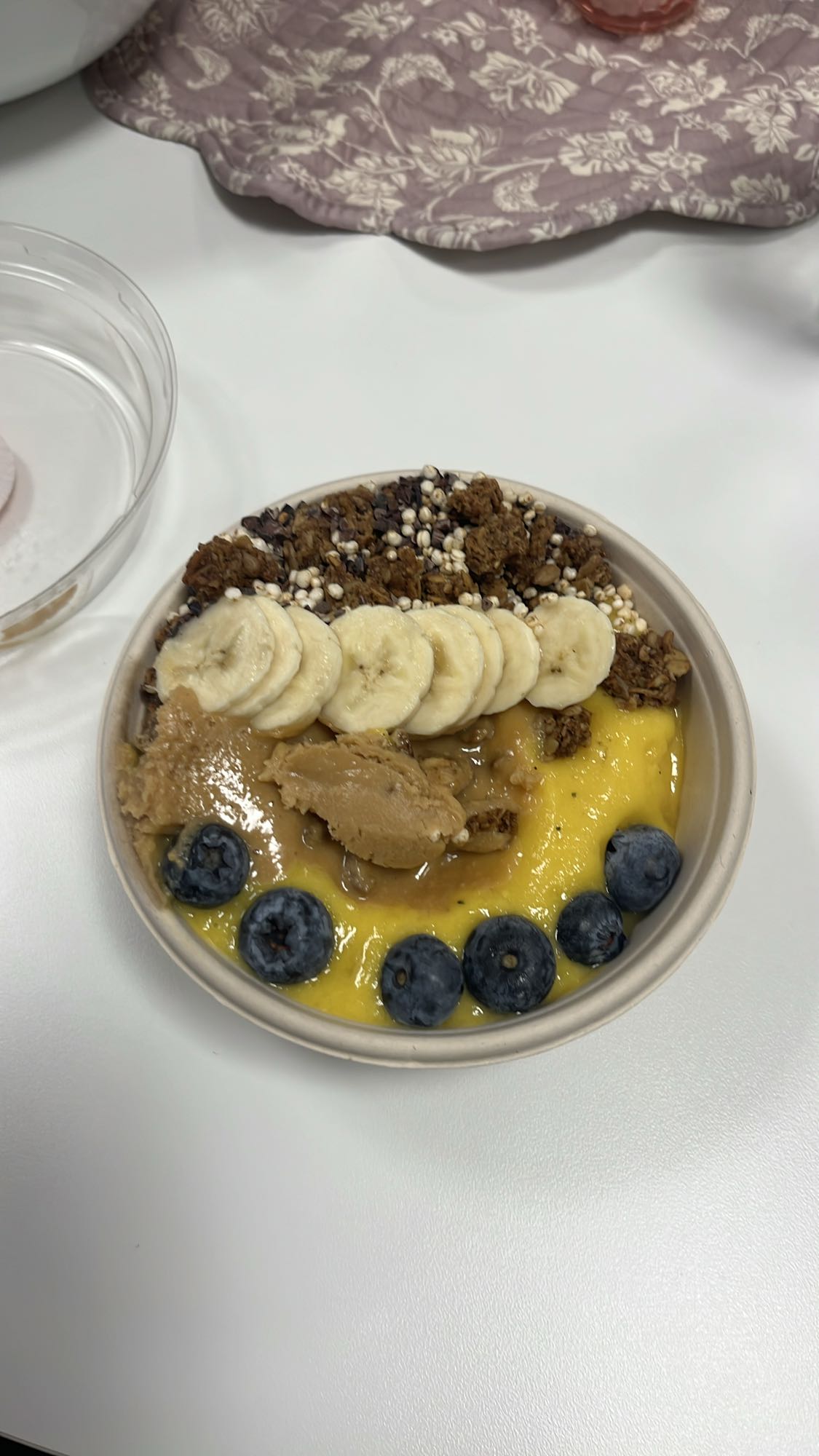 Frukostskål med frukt