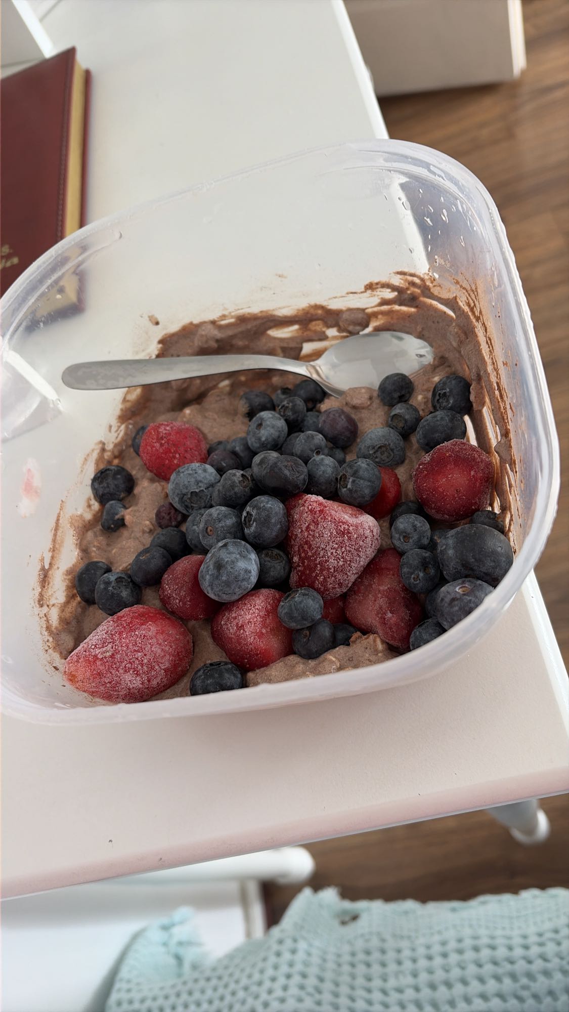 Gustare cu brânză cottage, iaurt grecesc și fructe