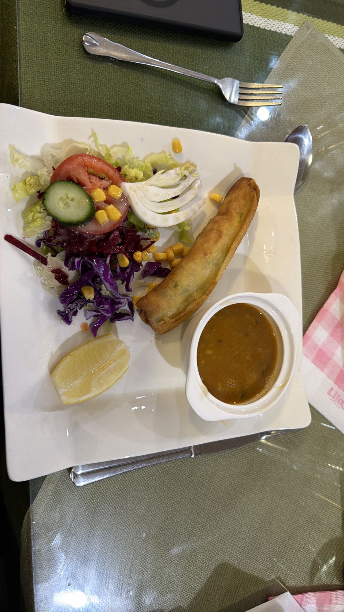 Sebzeli çorba ve salata