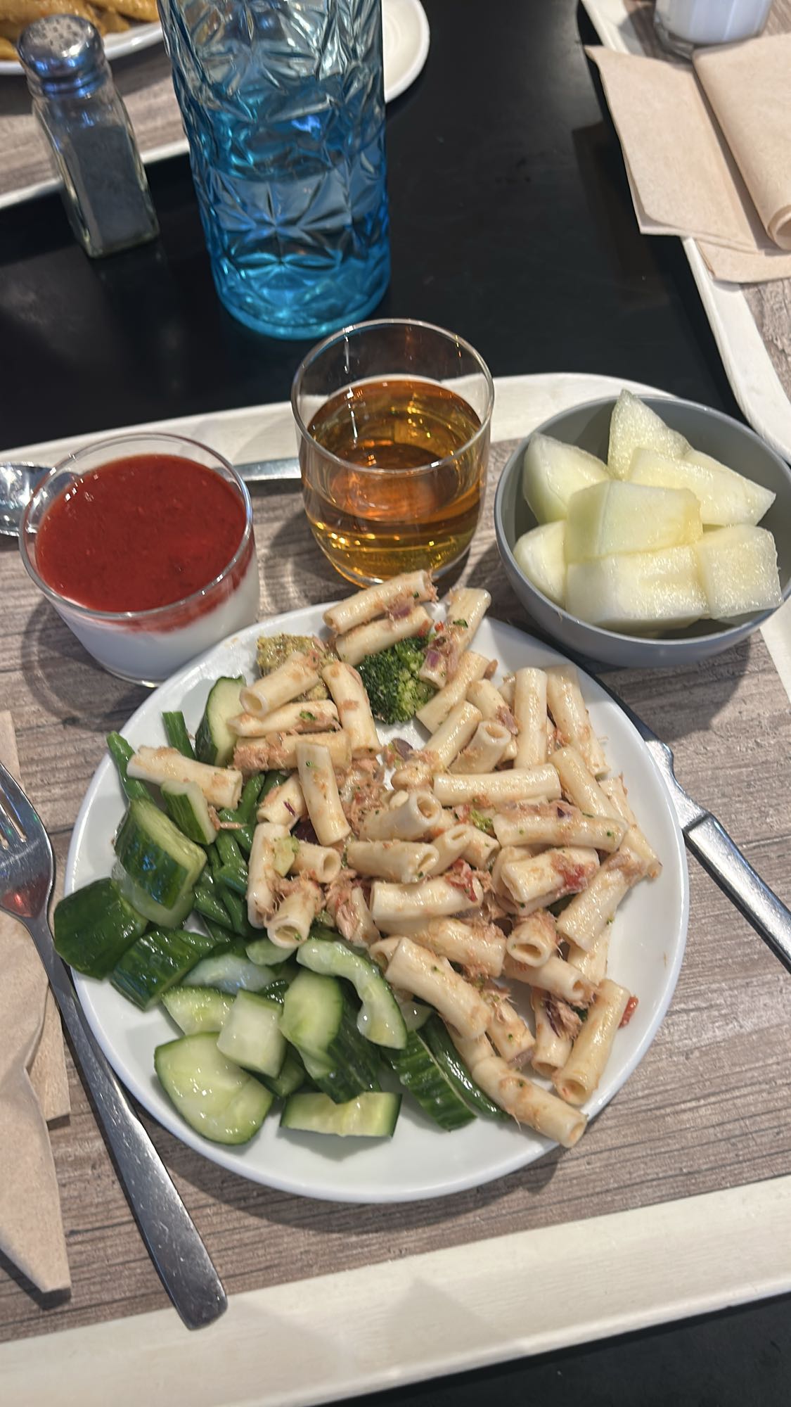 Pâtes au thon et salade