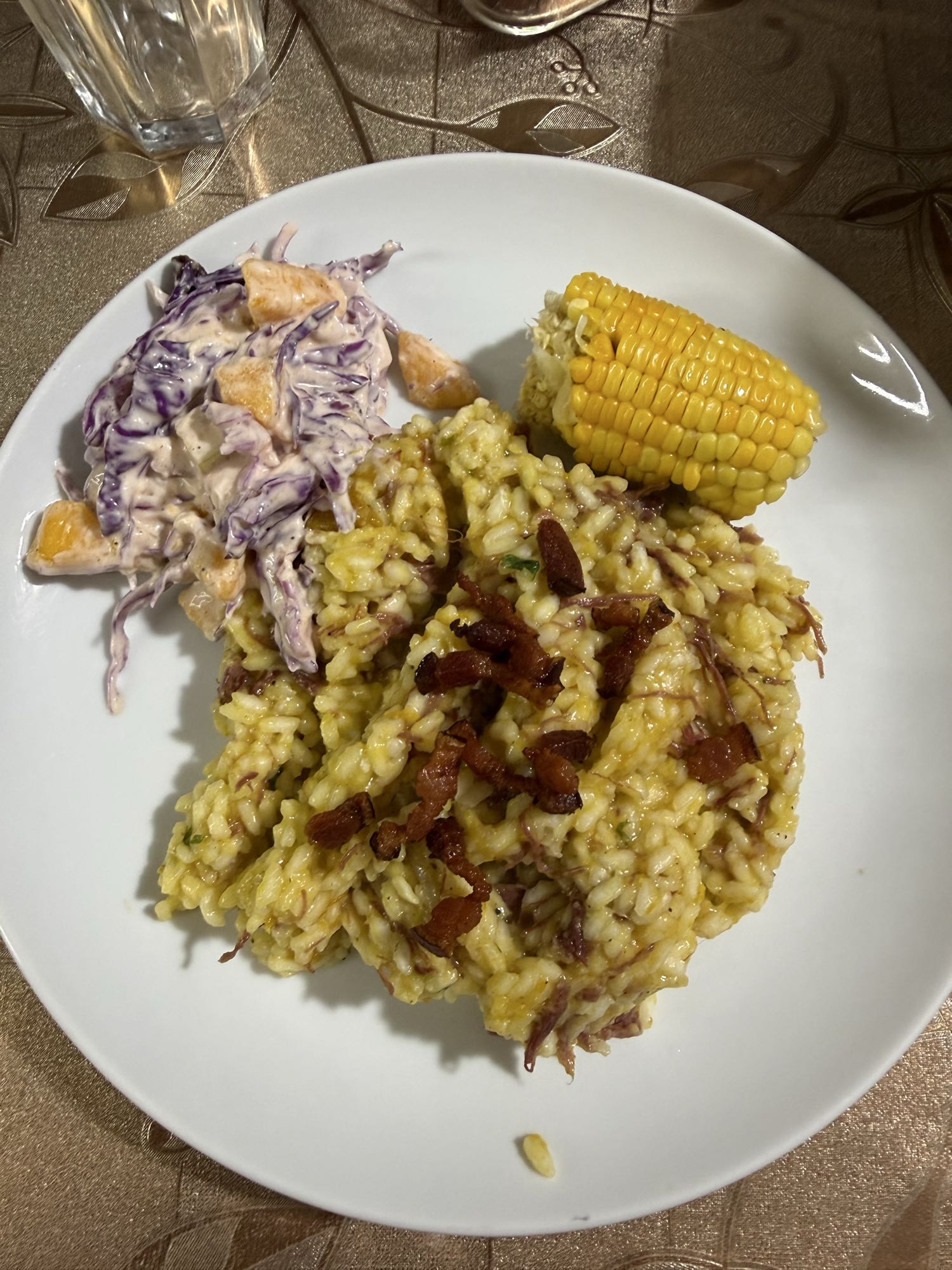 Arroz cremoso com salada