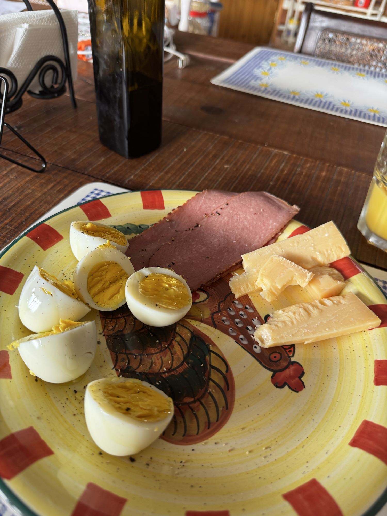 Huevos con queso y carne