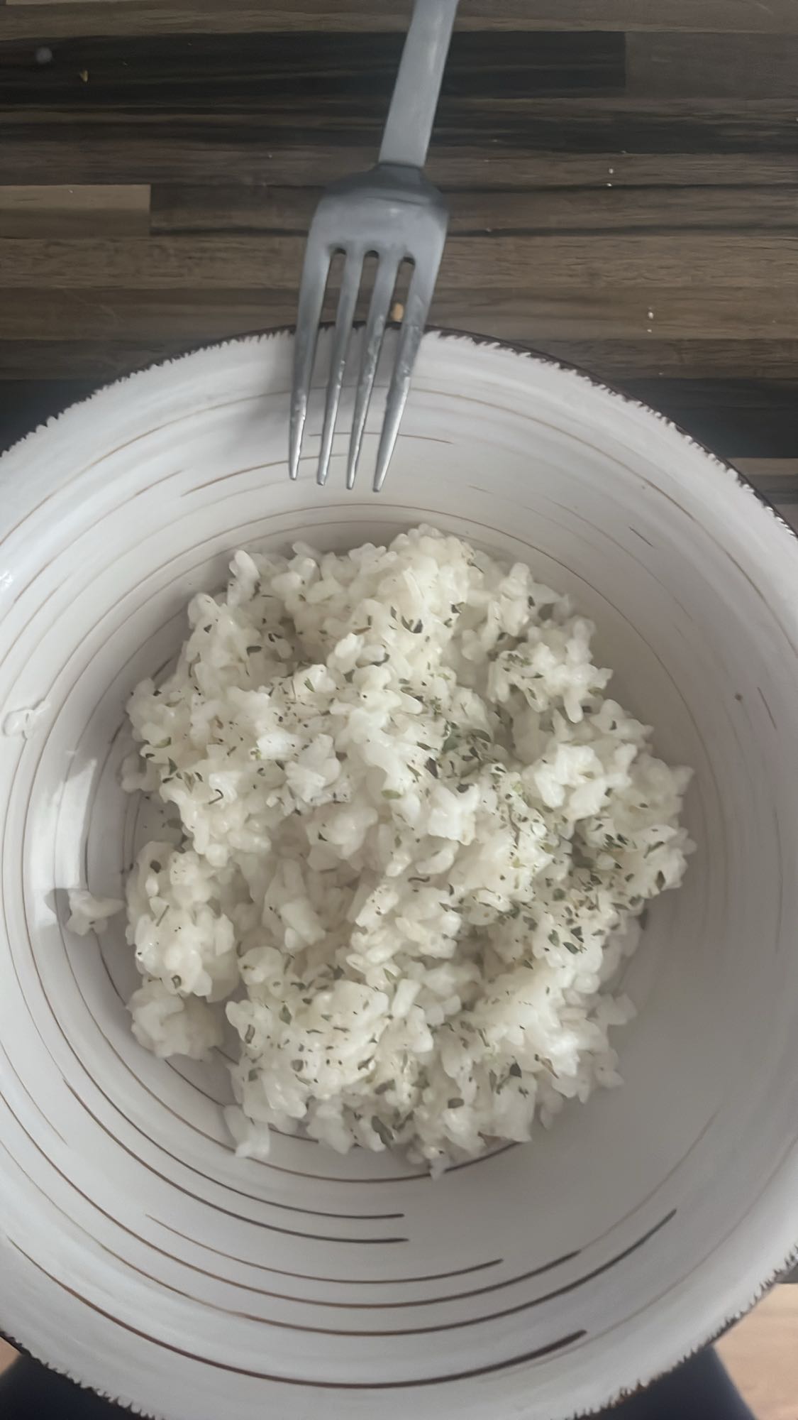 arroz blanco con hierbas