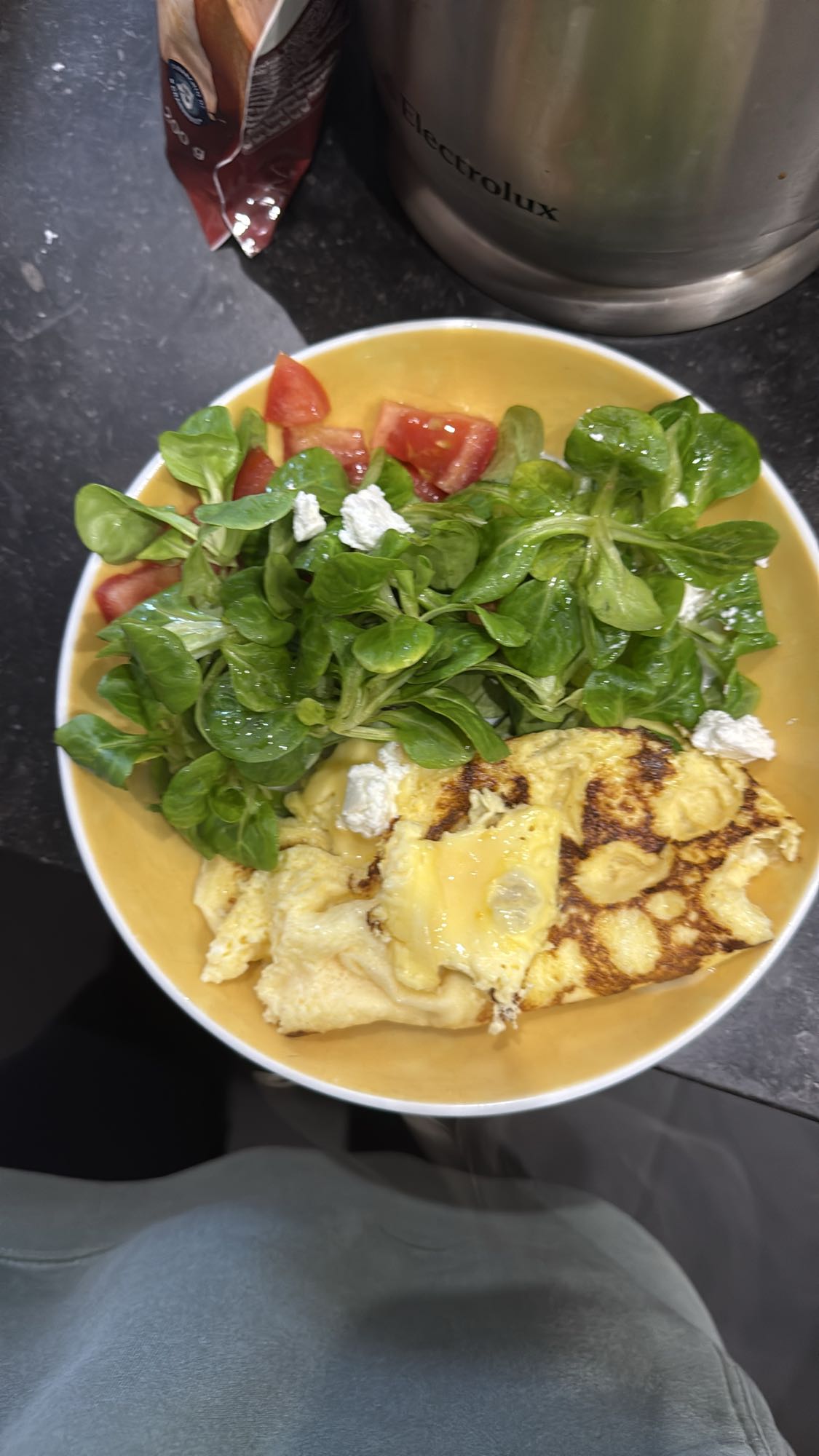 Omelette et salade fraîche