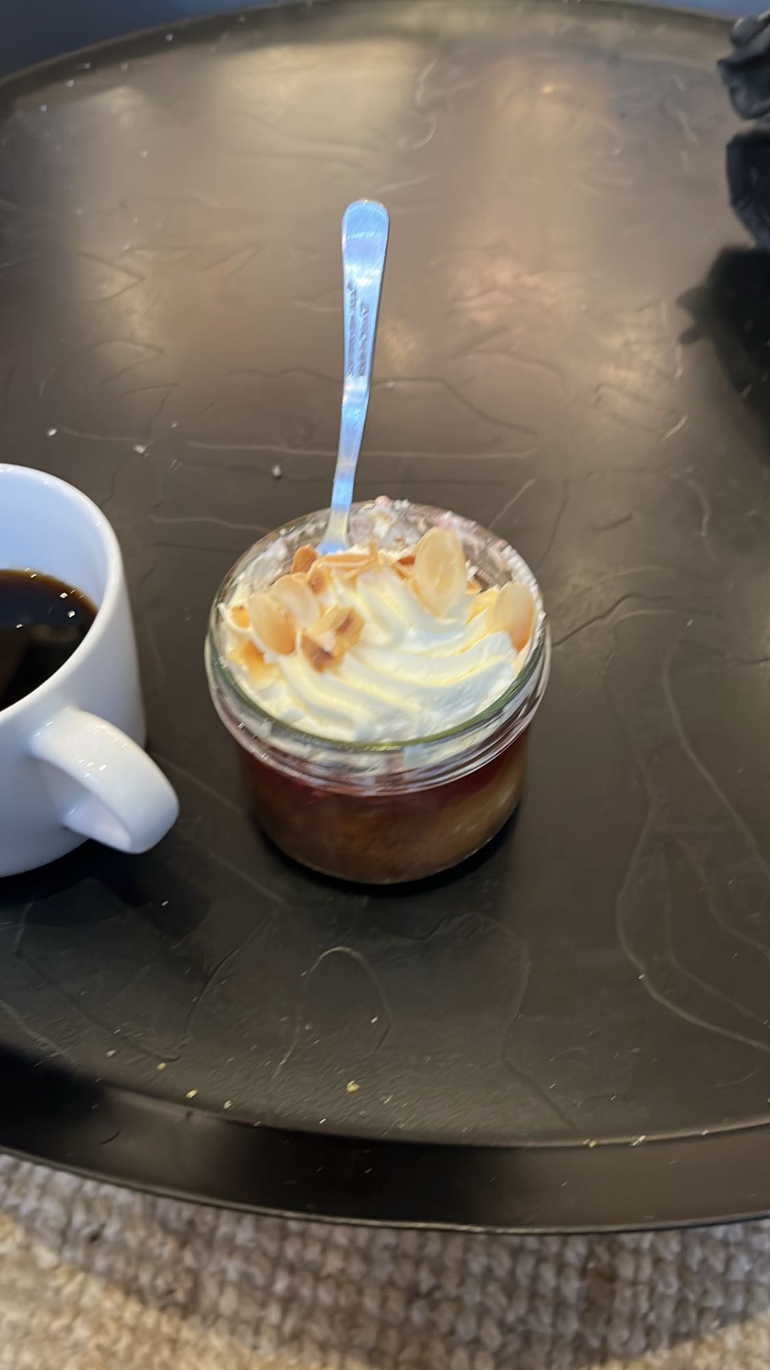 Gräddig dessert i burk