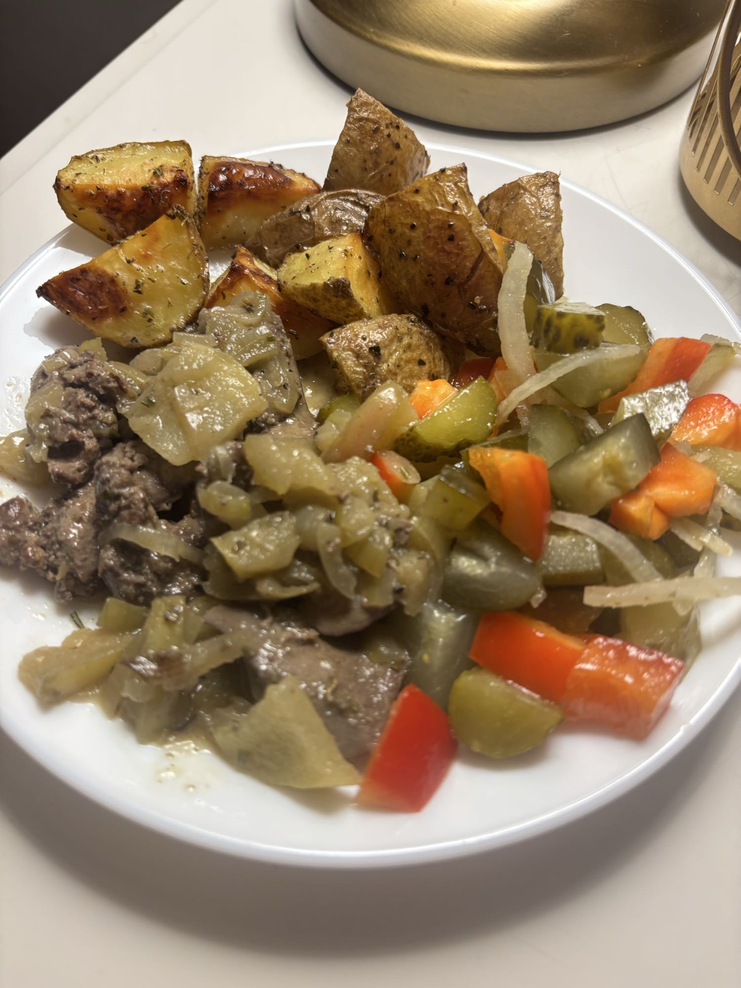 Wątróbka z warzywami i ziemniakami