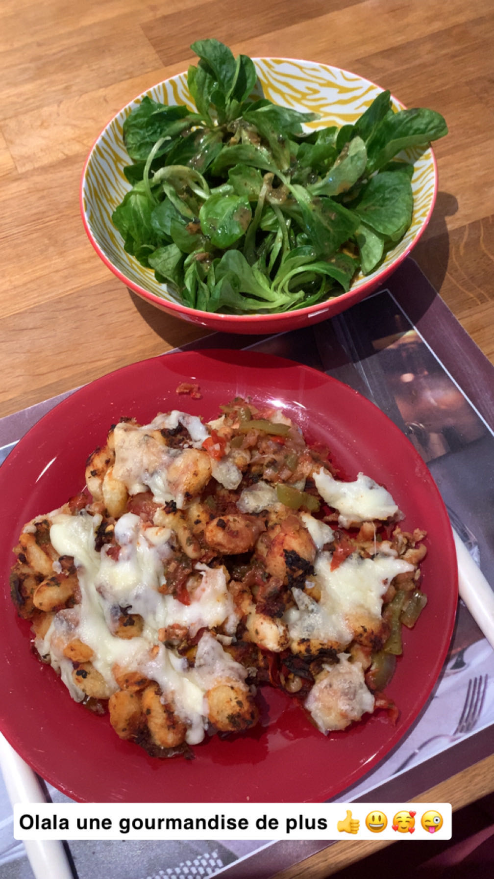 Gnocchis gratinés et salade