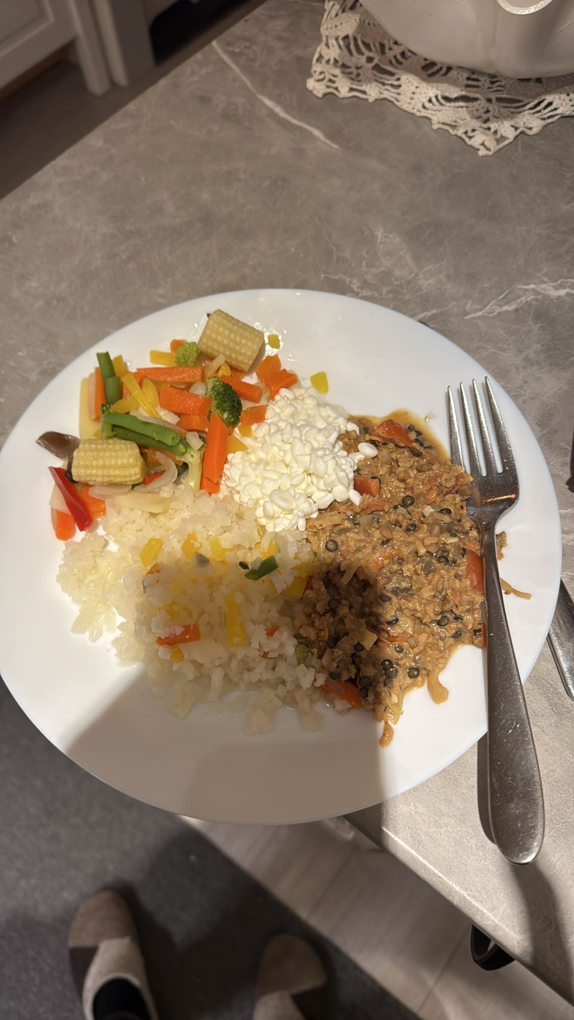 Grönsaksröra med blomkålsris och keso