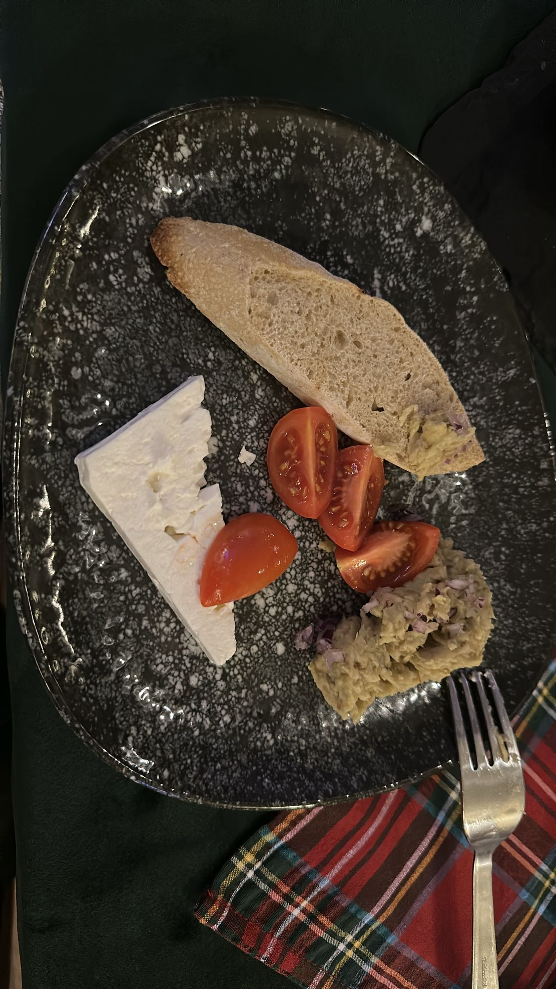 Bread, cheese & dip plate