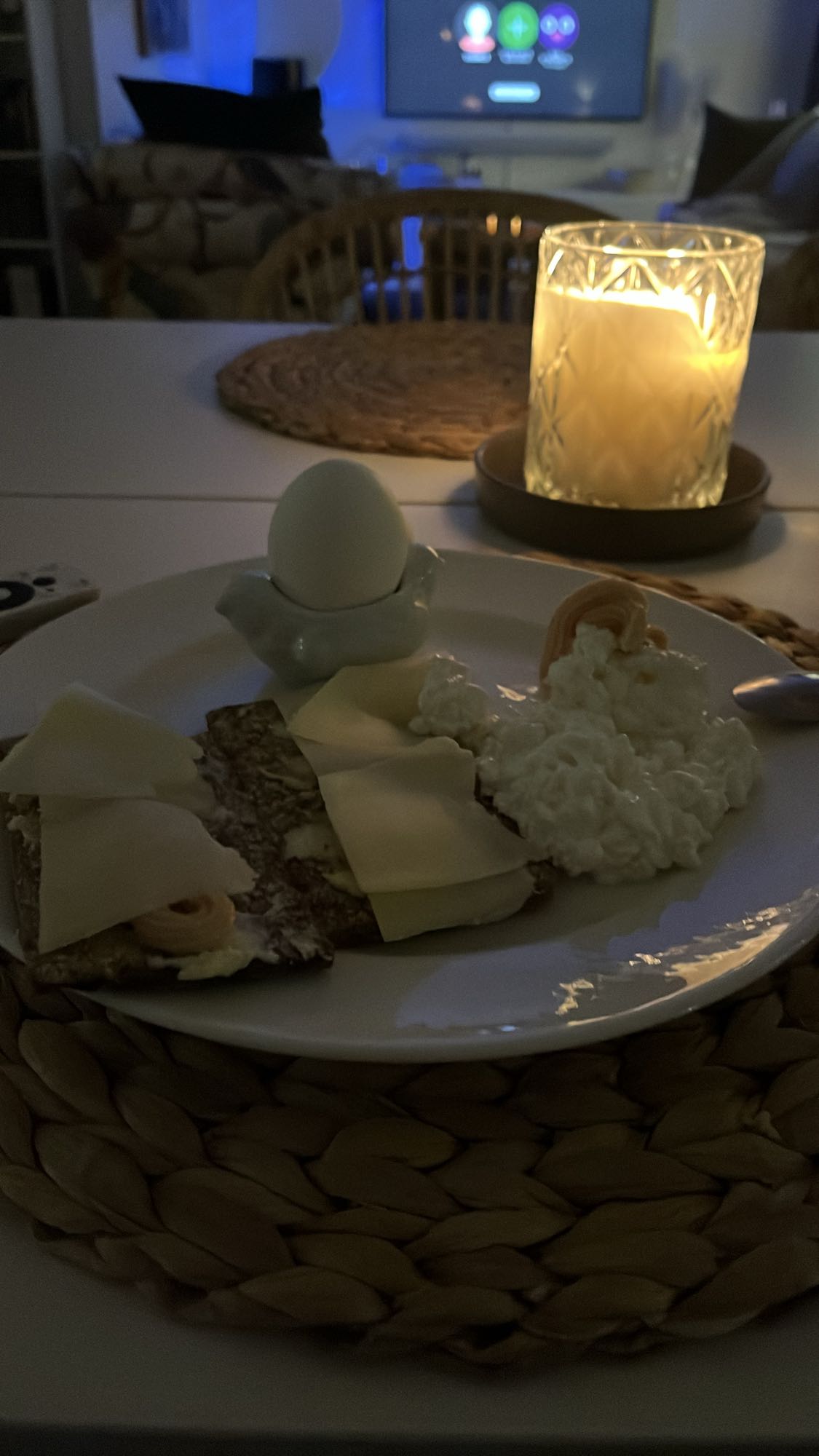 Kvällsmål med ägg & knäcke