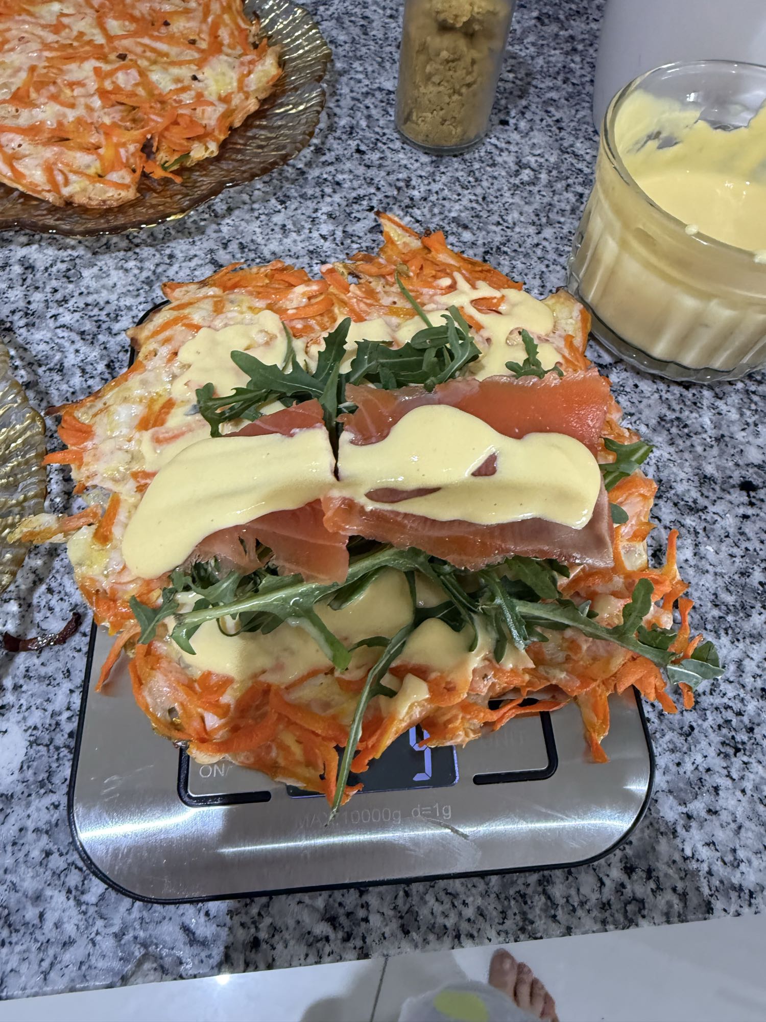 морквяні млинці з лососем