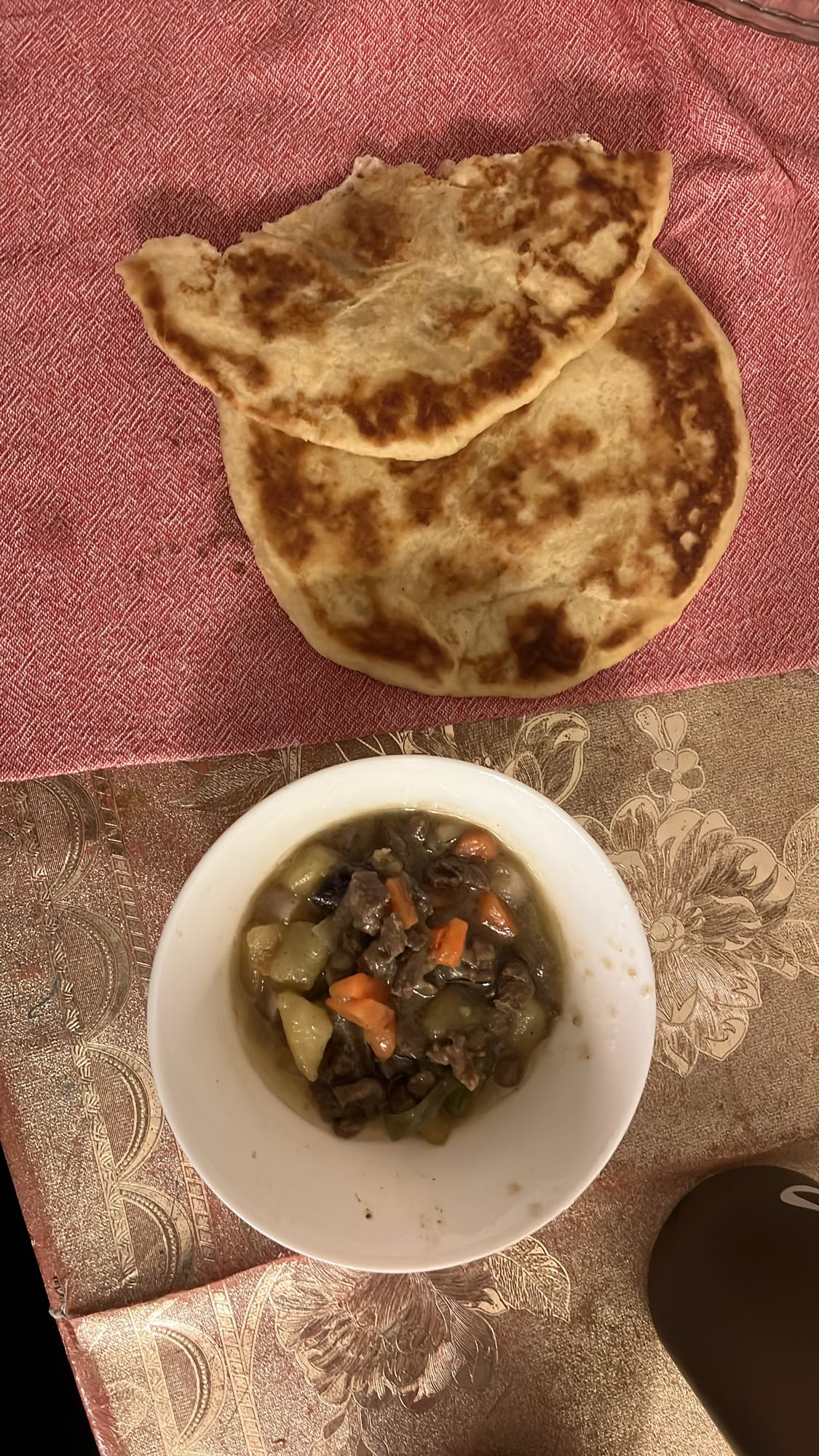 Flatbread with beef stew