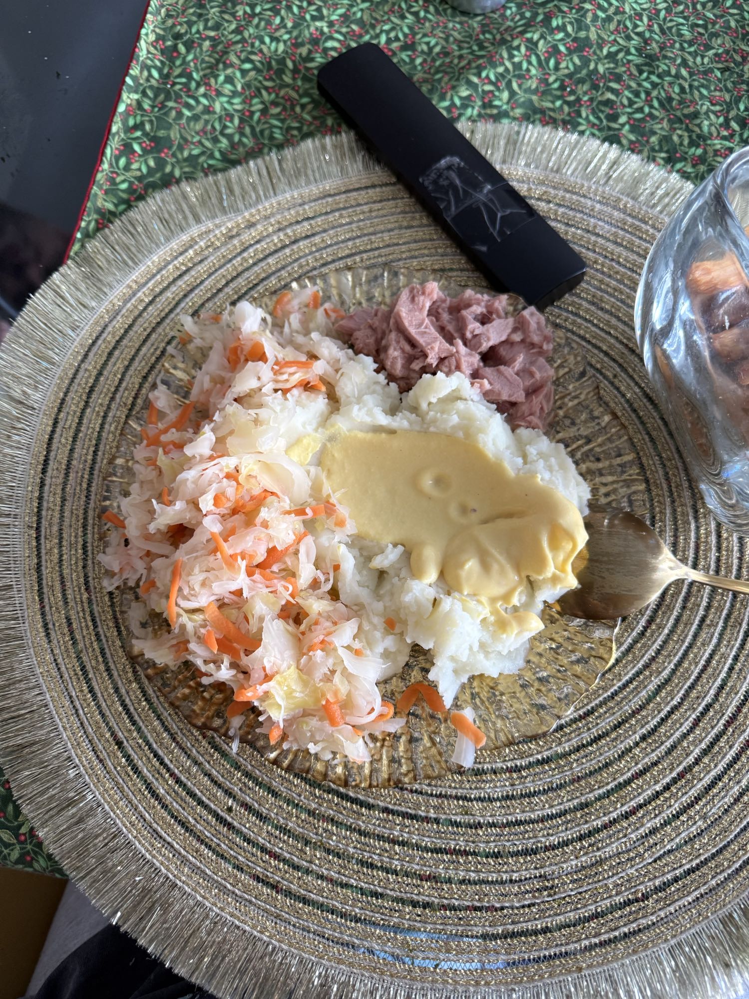 Картопляне пюре з тушонкою