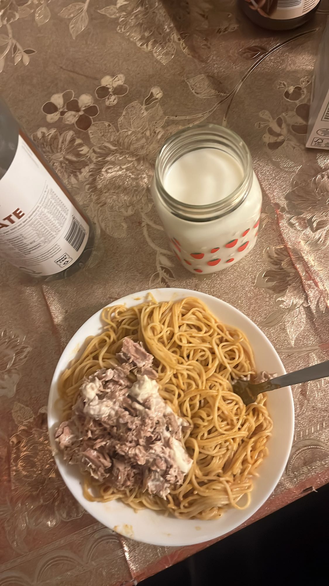 Tuna pasta with milk