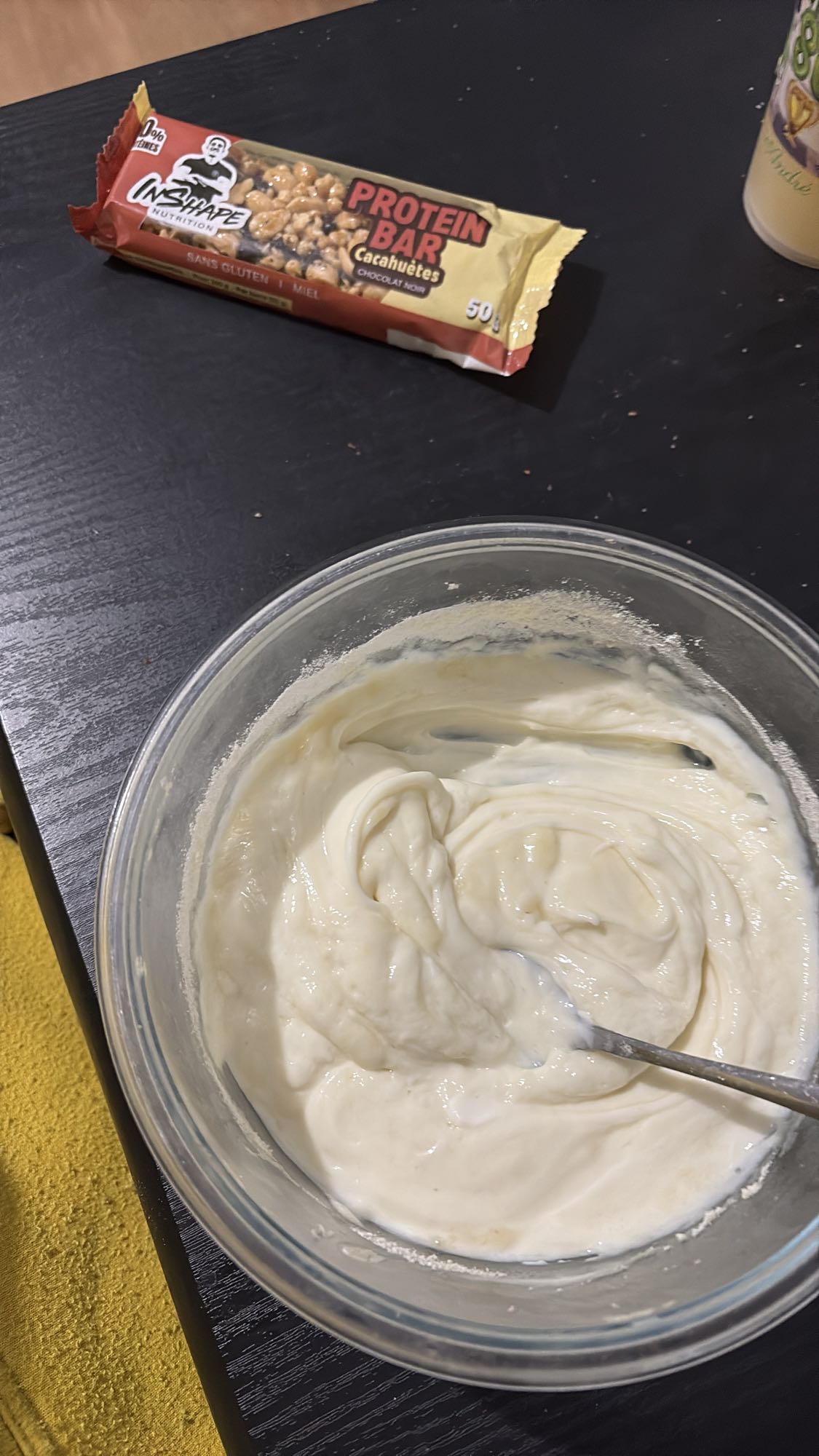 Barre protéinée et yaourt