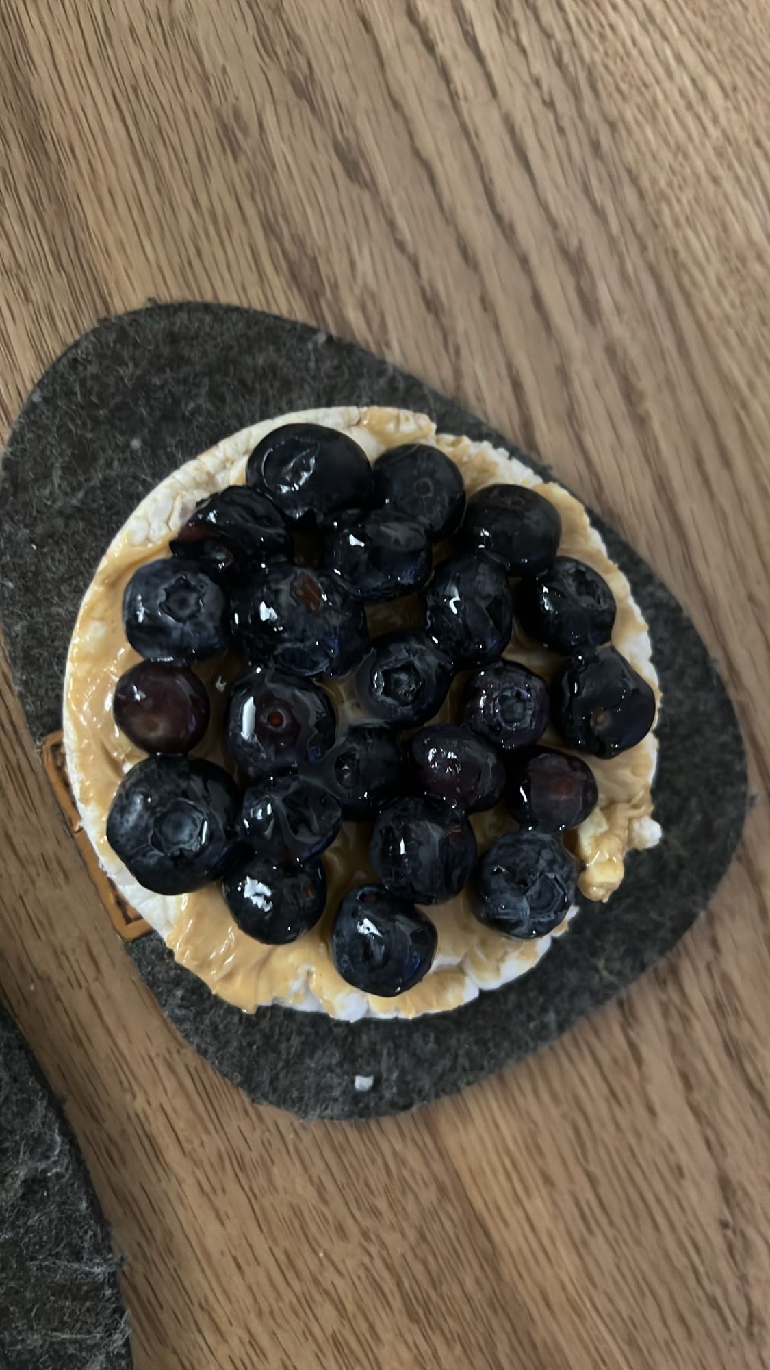 Pirinç patlağı fıstık ezmeli yaban mersini