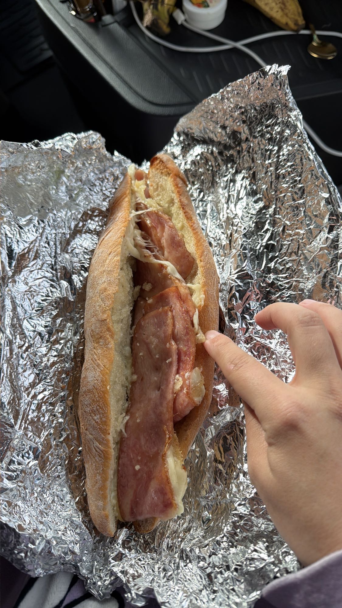 Sandviș cu șuncă și brânză