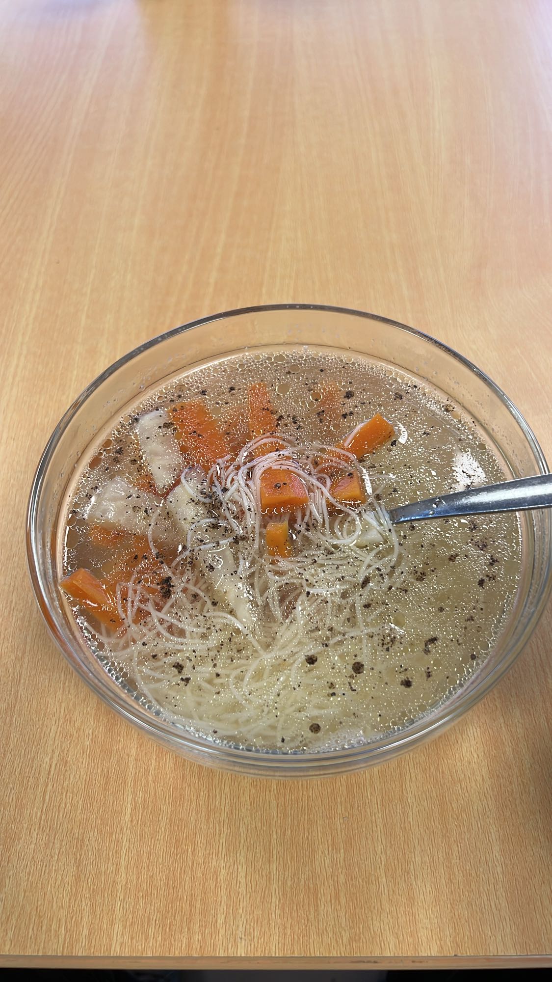 Supă cu tăiței și legume