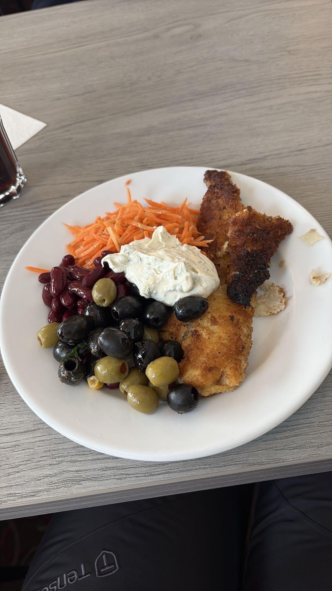 Panerad fisk med tillbehör