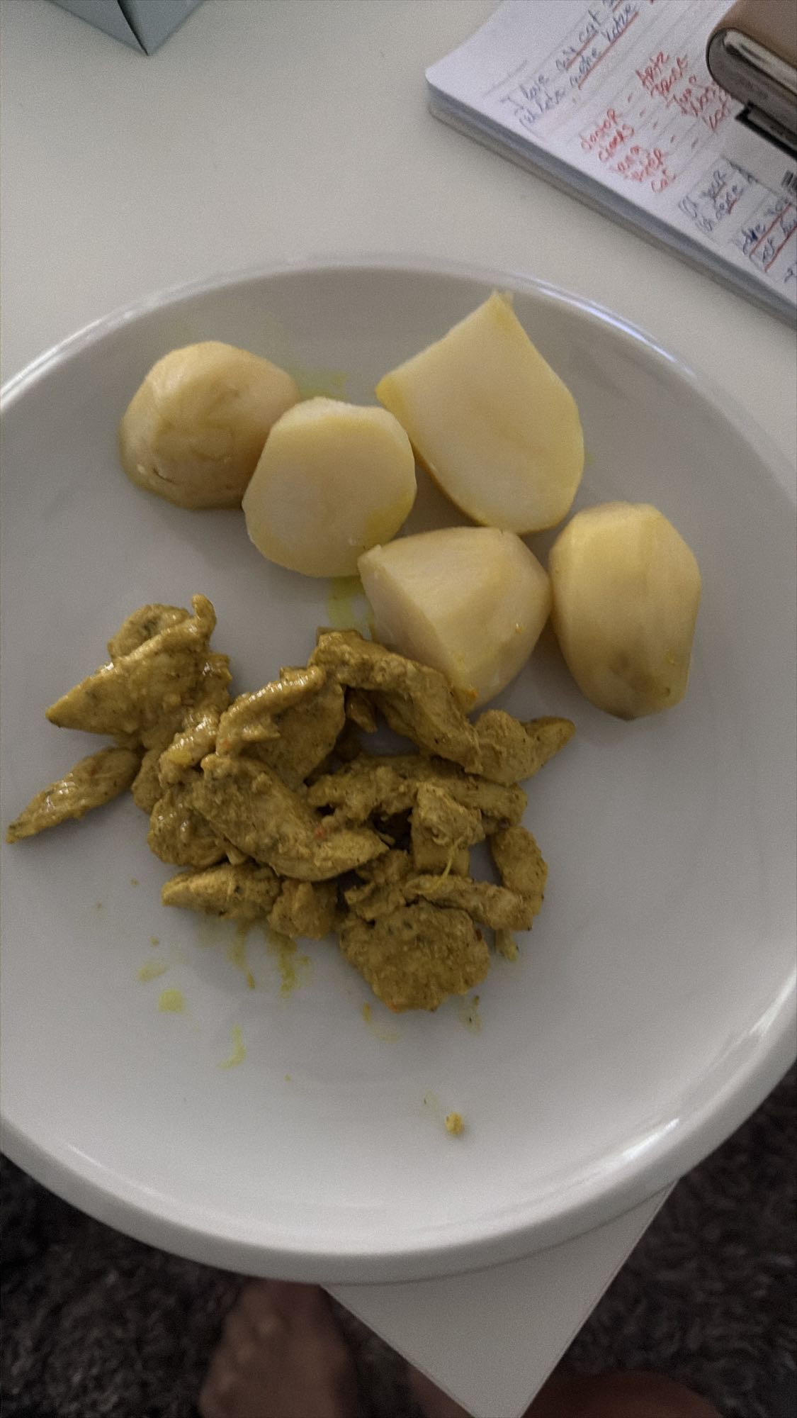 Kip met gekookte aardappel