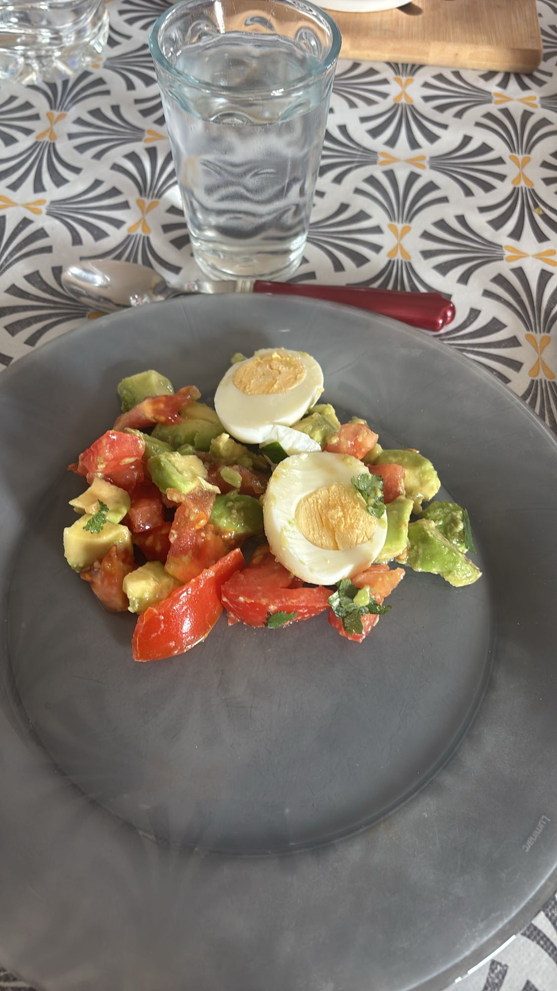 Salade avocat œuf tomate
