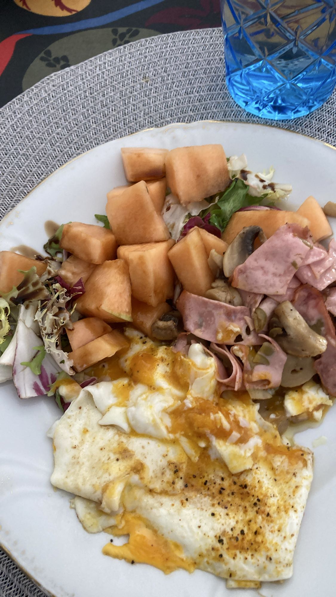 Omelett med skinka och melon