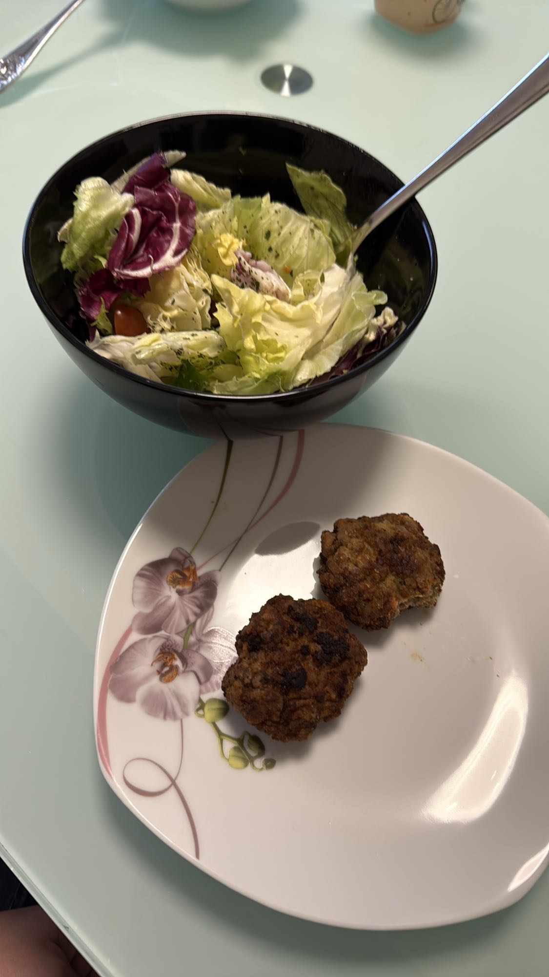 Köfte ve Karışık Salata
