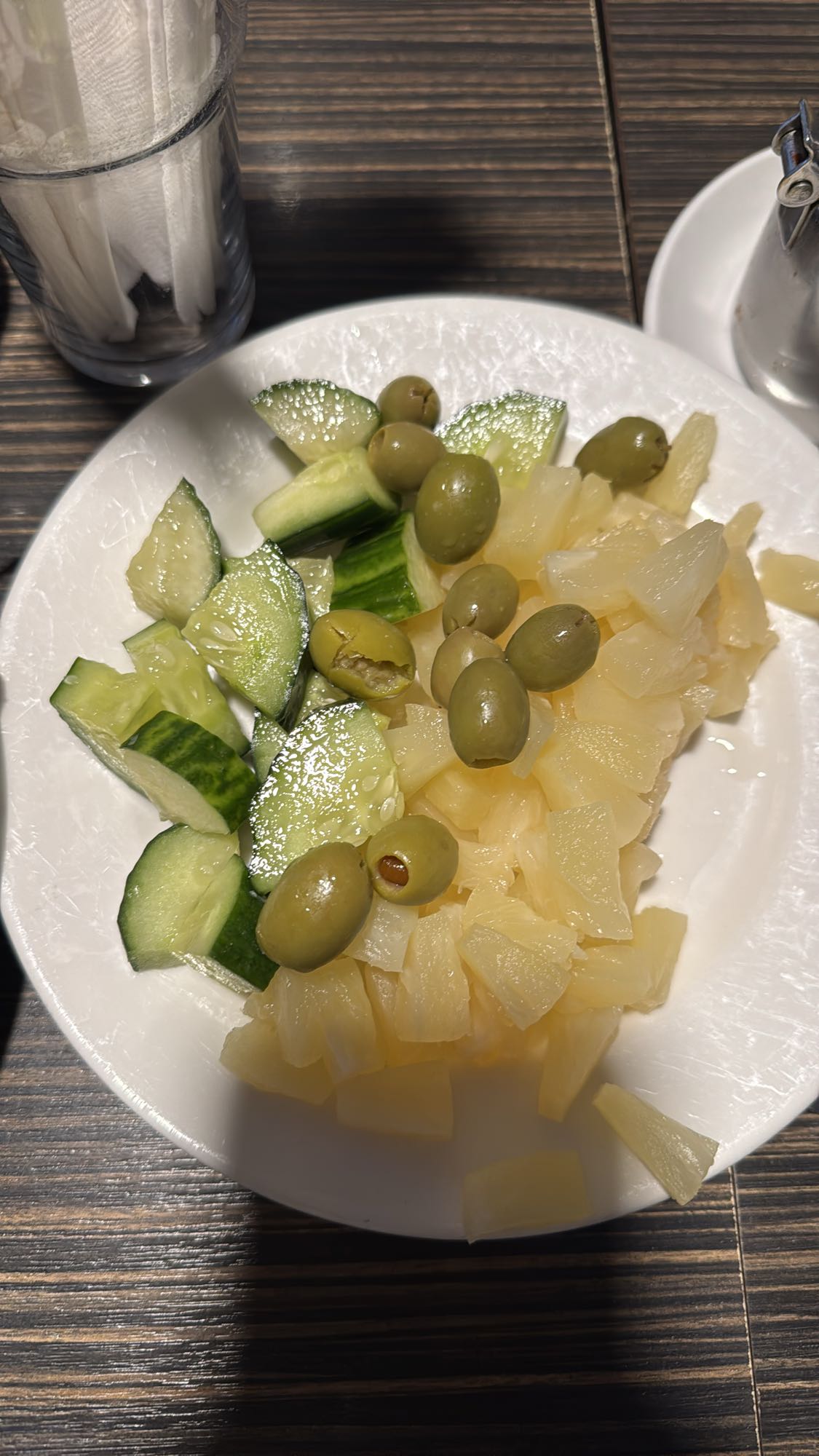 Ananas, gurka & oliver