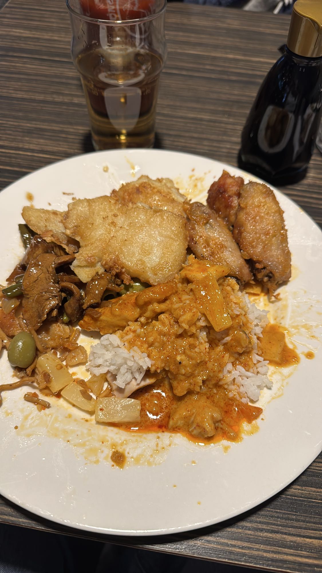 Asiatisk buffétallrik