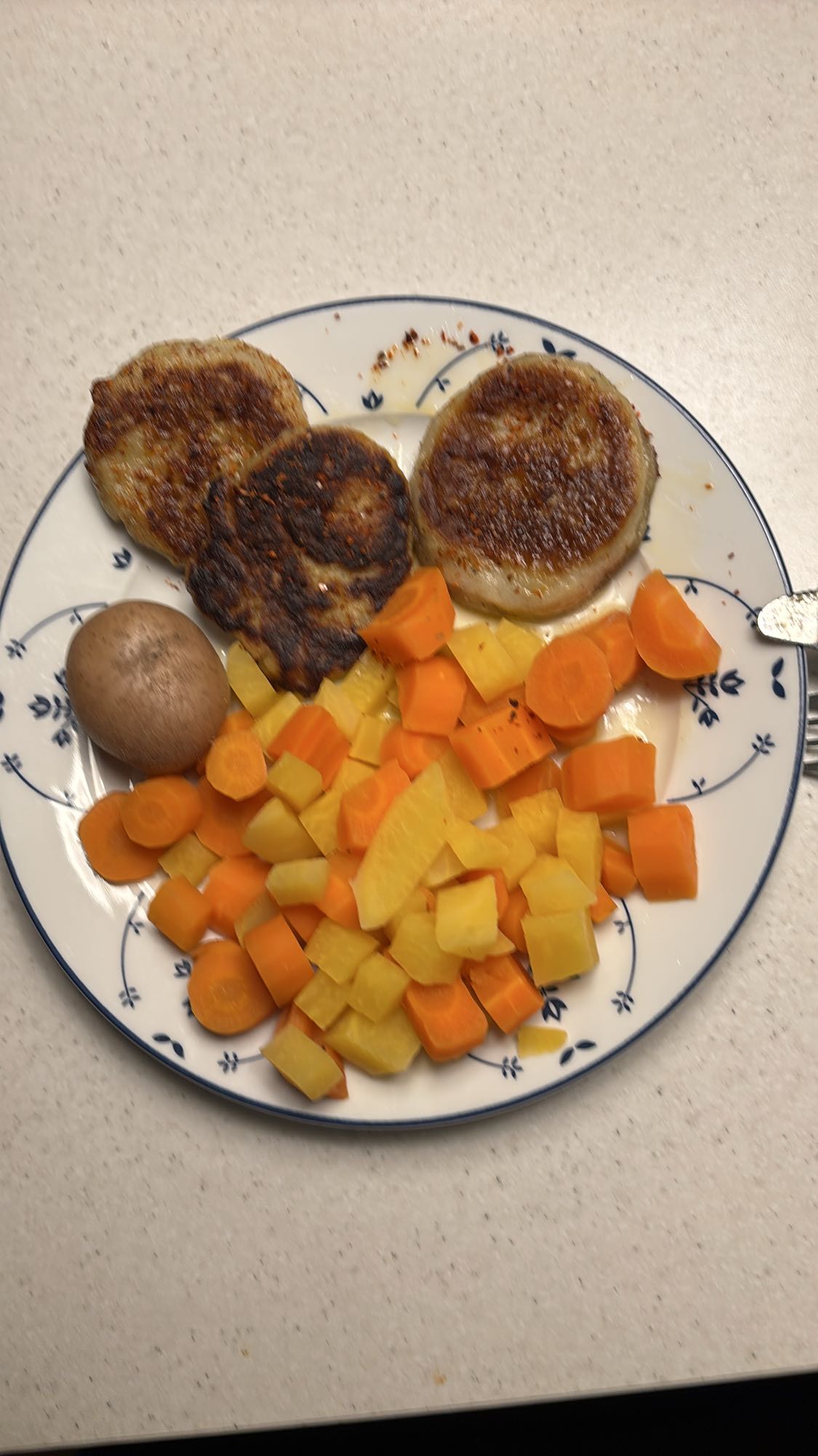 Hjemmelagede fiskekaker gulrot kålrot og potet