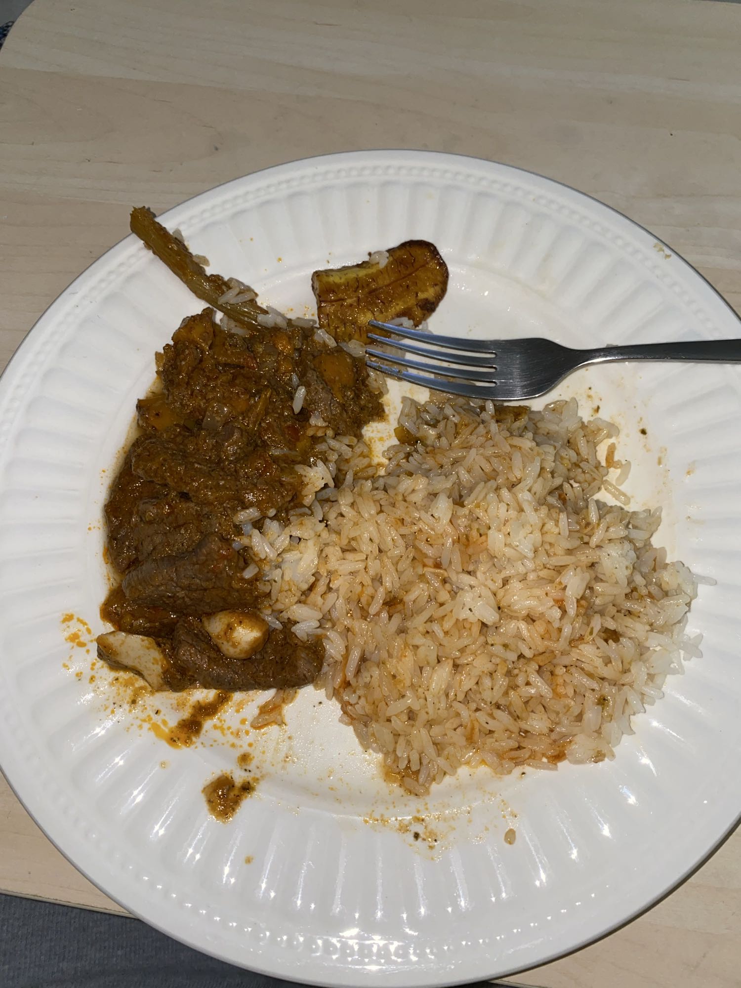 arroz con carne y plátano